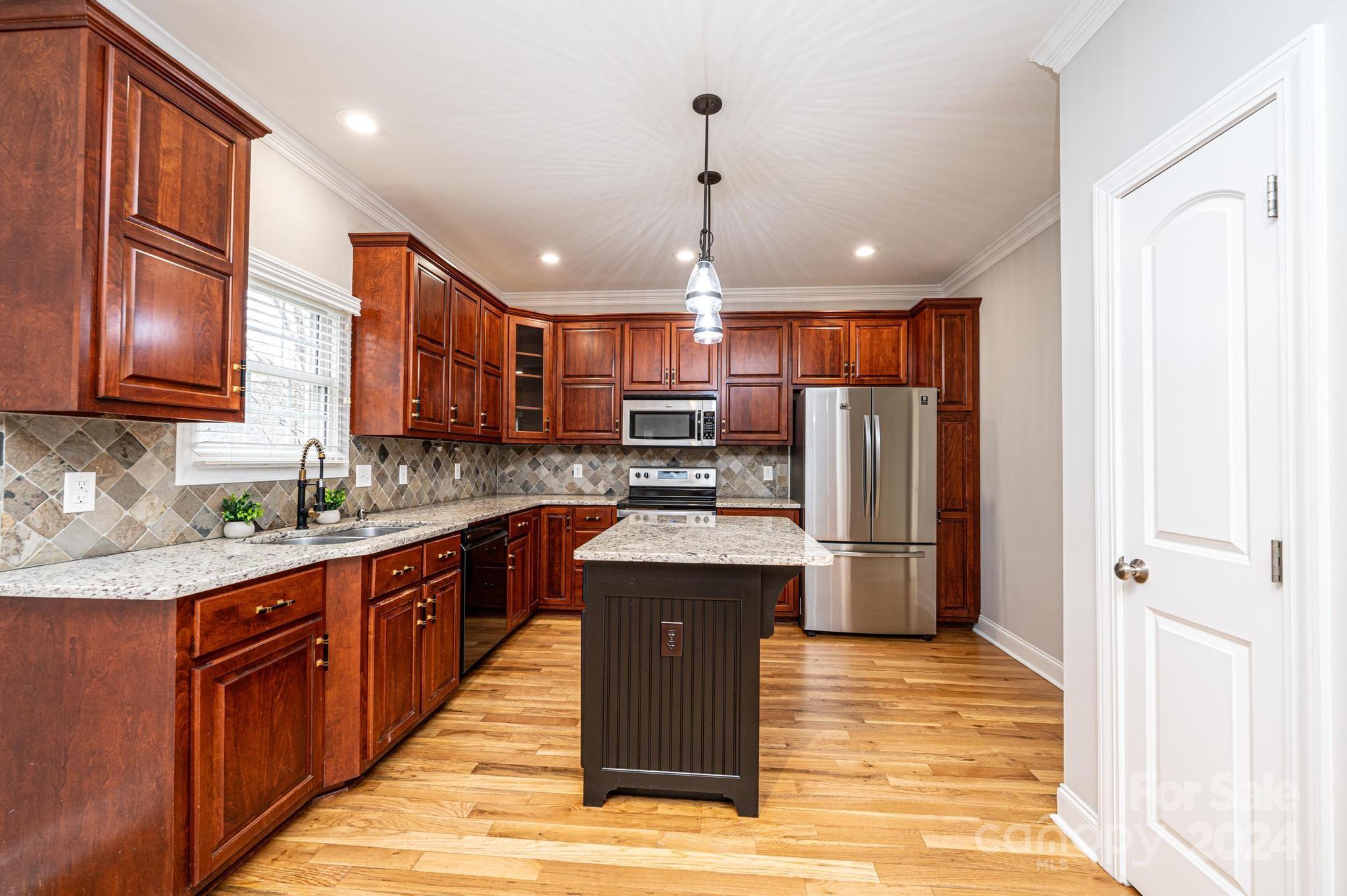 1021 38th Avenue NE 30