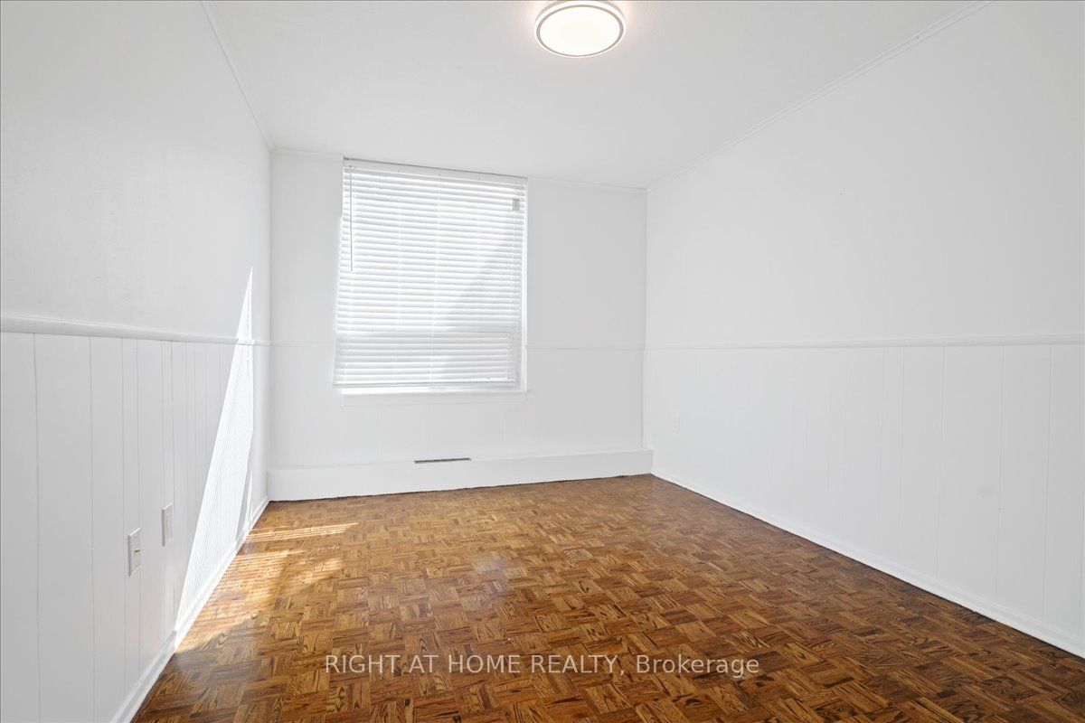 15 La Rose Ave 115