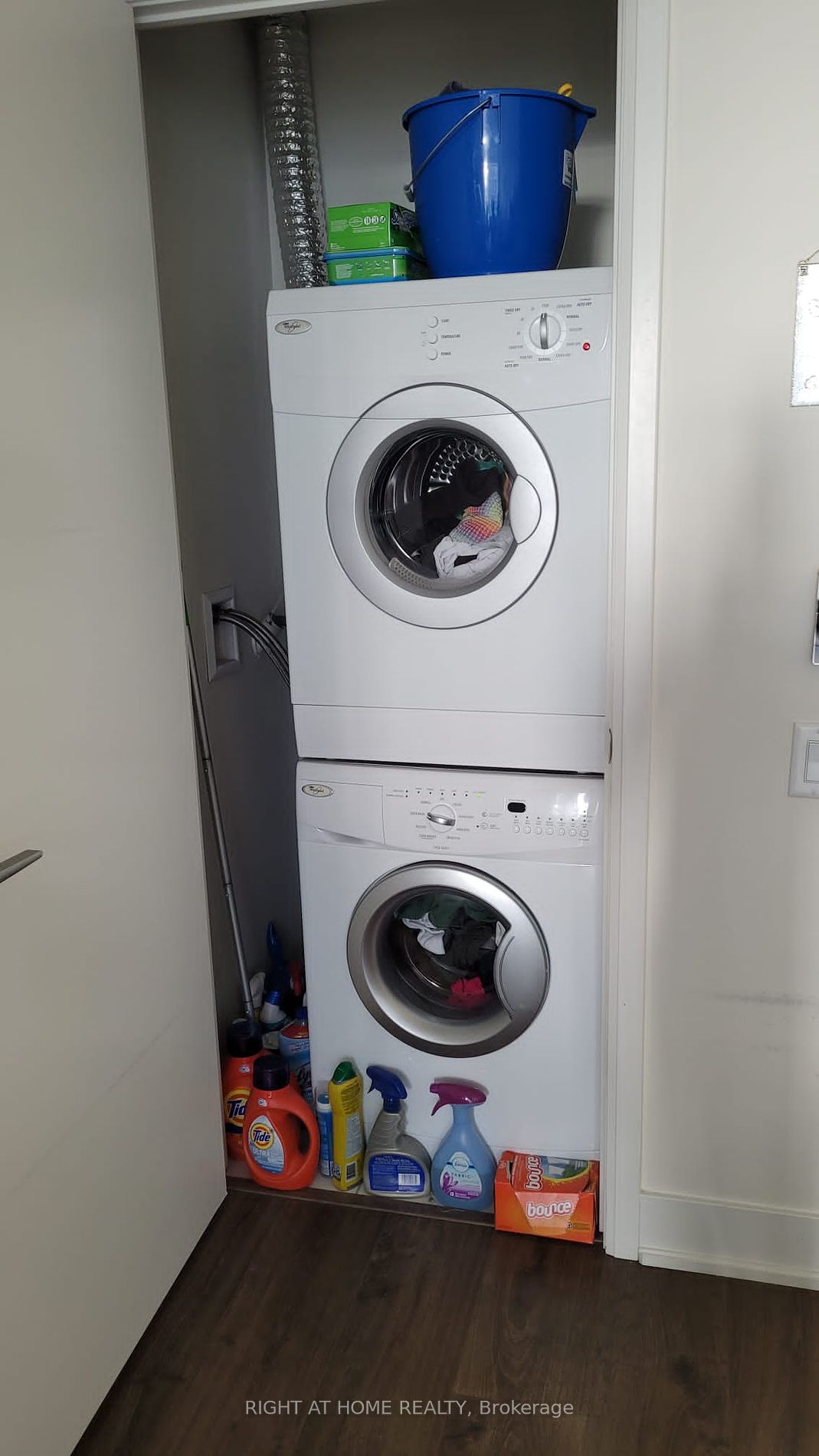 30 Roehampton Ave 2211