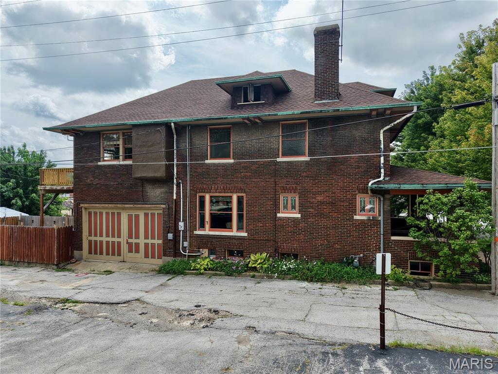 615 Center Street
