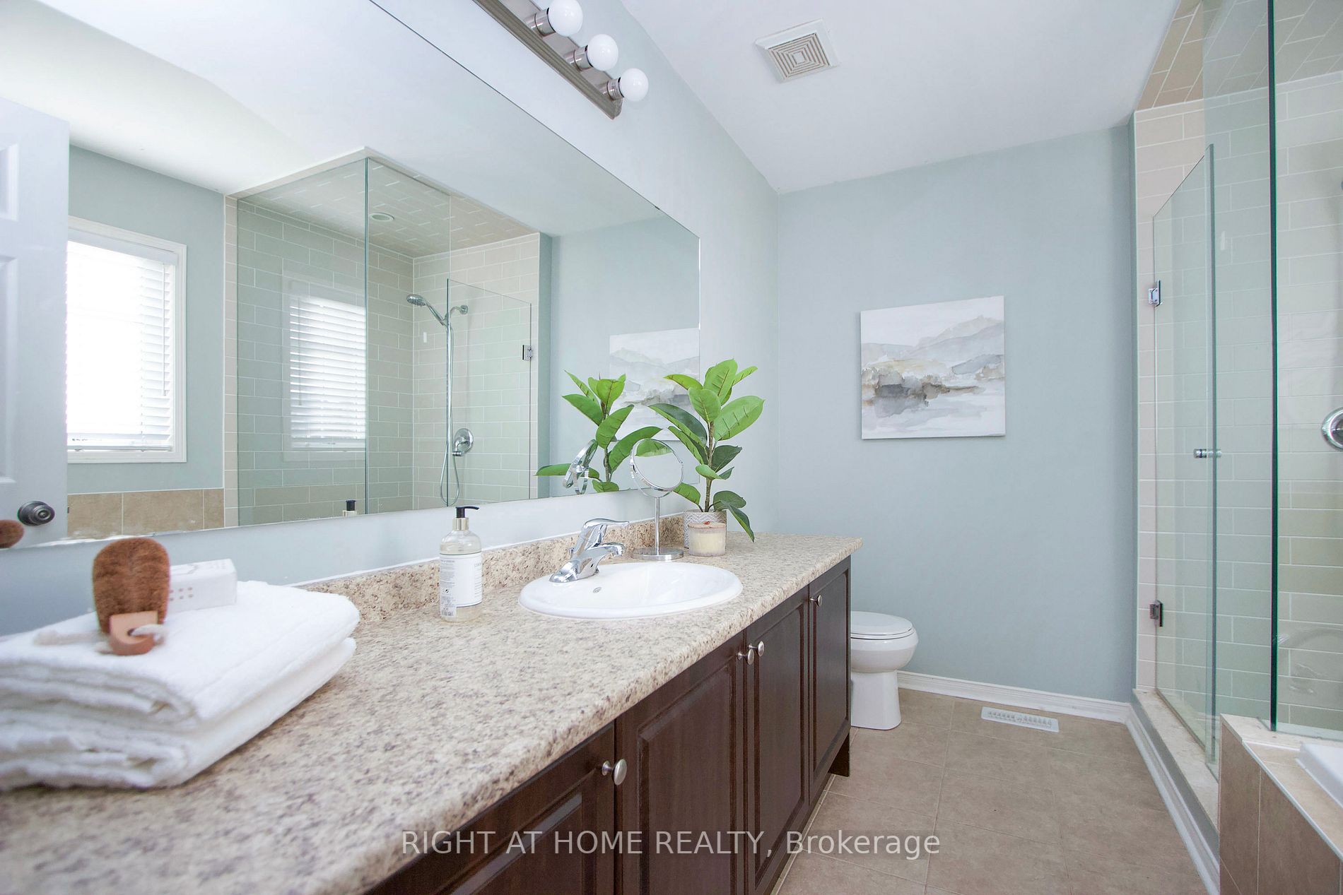 1072 Edward Bolton Cres