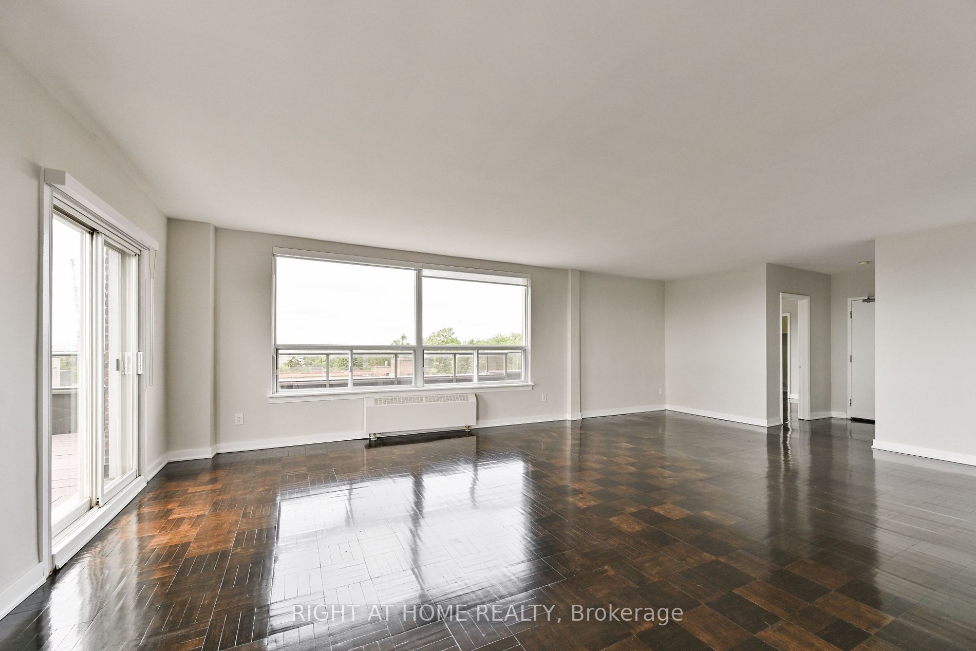 780 W Eglinton Ave 606