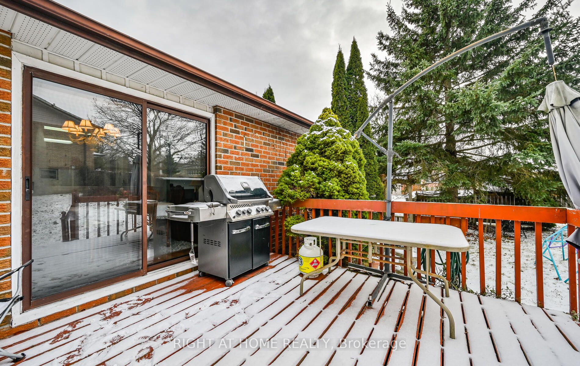 2 Ridgeview Dr