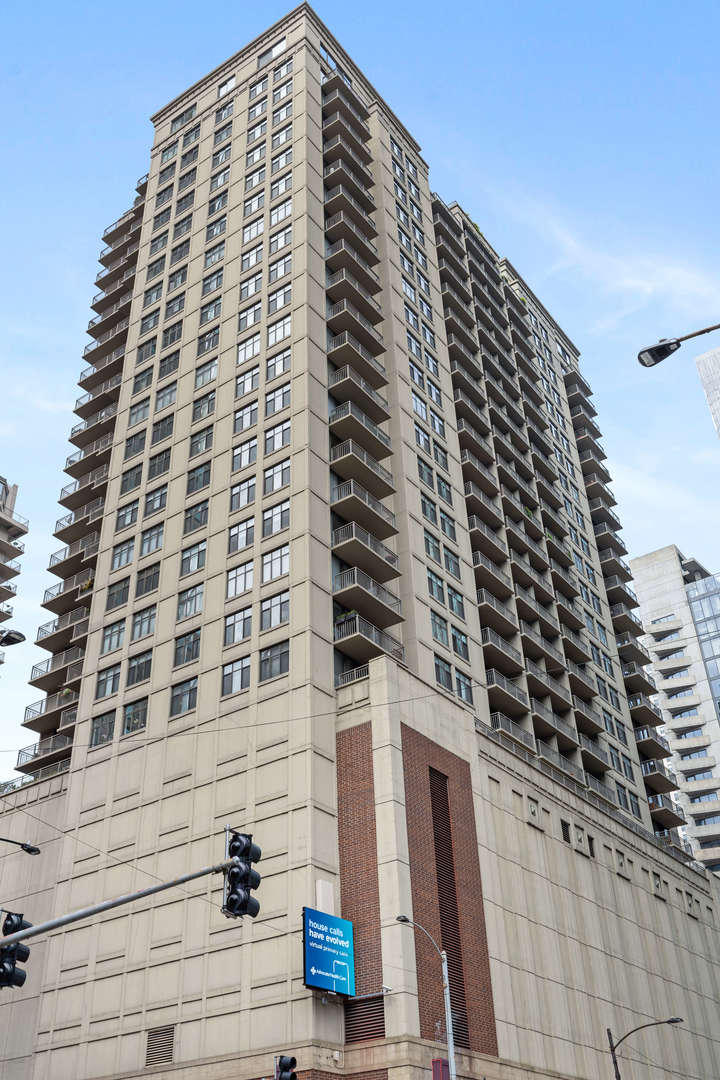 Welcome to this bright, high-floor 800+ square foot 1 Bedroom, 1 Bathroom condo located in the epicenter of River North with garage parking space! Upon entering, you are greeted with an expansive open concept floor plan offering a large, west-facing living room featuring laminate wood flooring with ample room for a work from home space along with a cozy dining room table. Floor to ceiling windows let in excellent afternoon sunlight and open to your huge balcony to enjoy your morning coffee or evening cocktail! Graciously sized kitchen offers a breakfast bar, granite countertops, under-mount sink, tile backsplash, and stainless-steel appliances! Spacious bedroom with two large closets, blackout shutter-style shades, and en-suite access to the bathroom! Updated bathroom with beautiful walk-in tile shower with sliding glass door and granite vanity. Additional features include a large foyer closet, Nest thermostat, and in-unit laundry! Building offers 24-hour doorstaff, fitness center, and hospitality room. Assessments include cooking gas & heat, cable/internet, and parking! Excellent location near World-class dining and entertainment, multiple grocery stores, and Red Line CTA access.