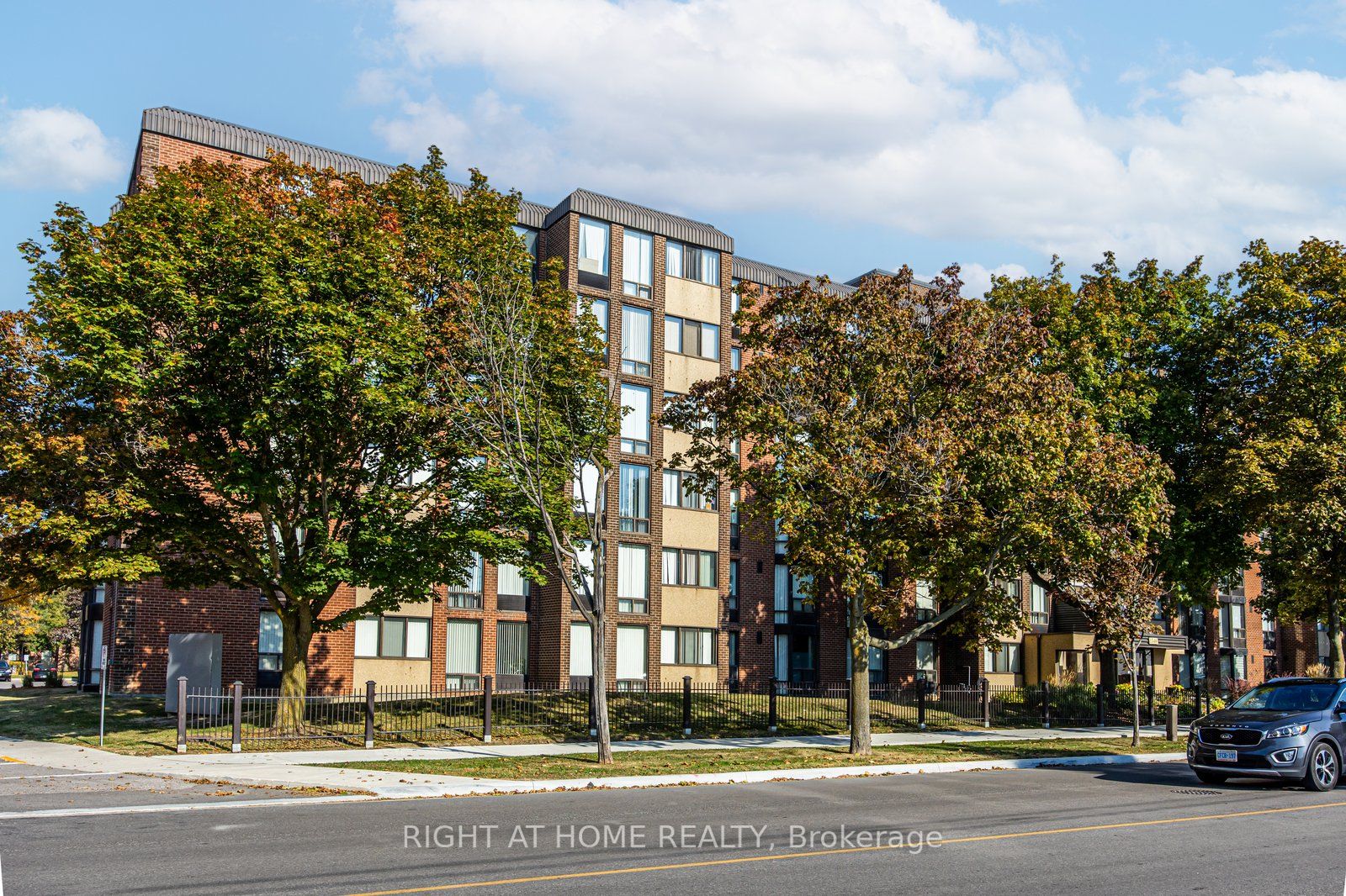1540 Pickering Pkwy 501