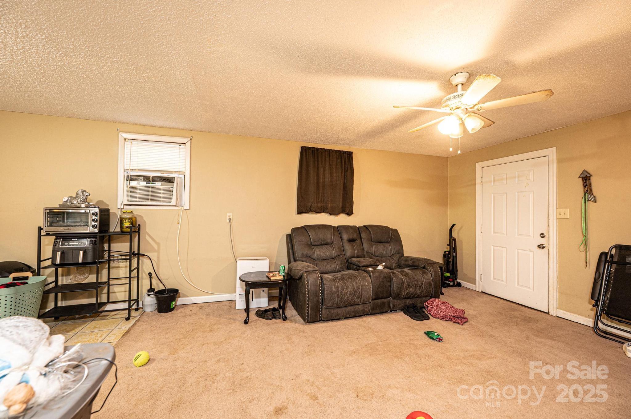 711 Meredith Court SW