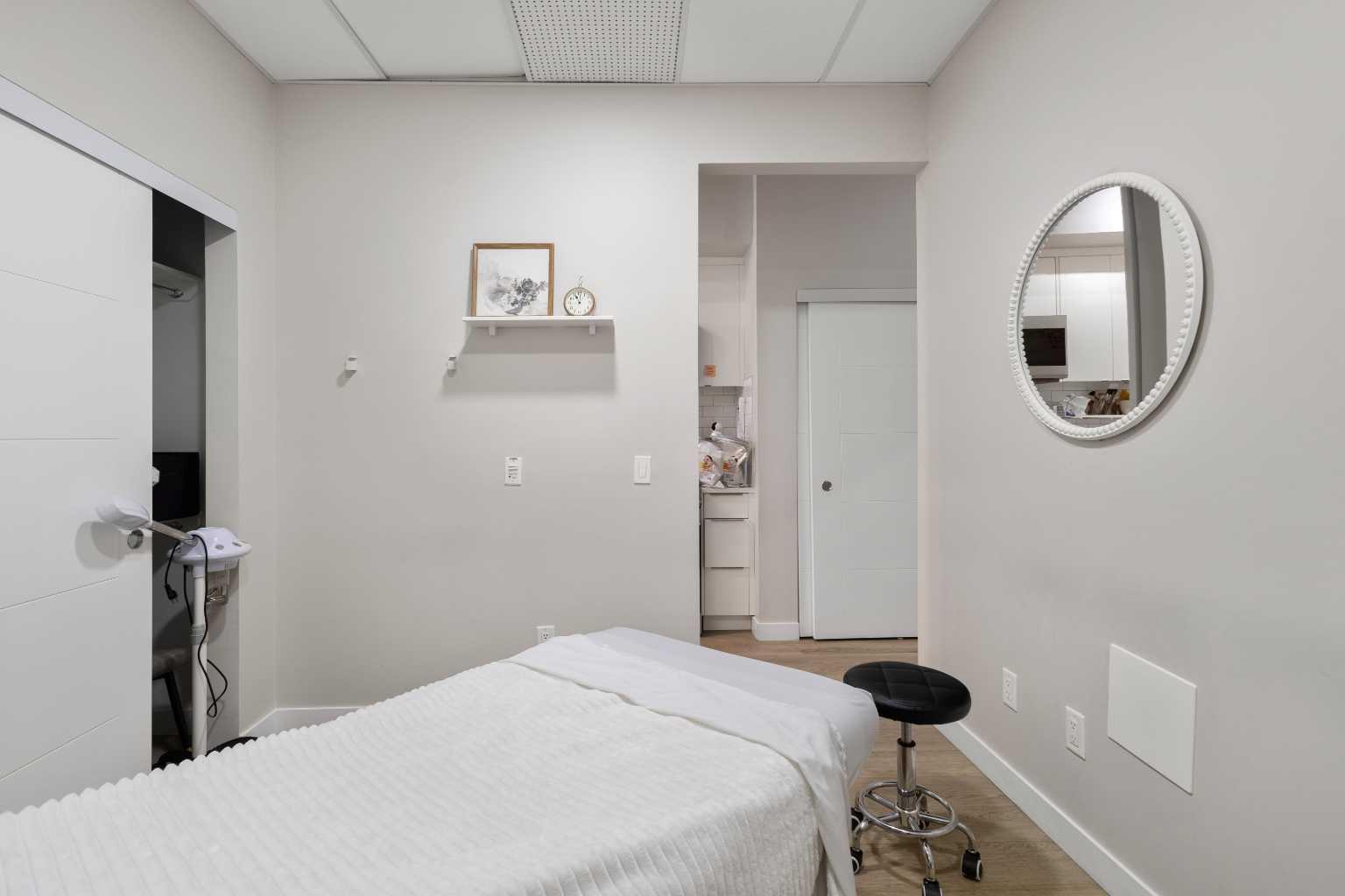 4539 Bowness Road NW