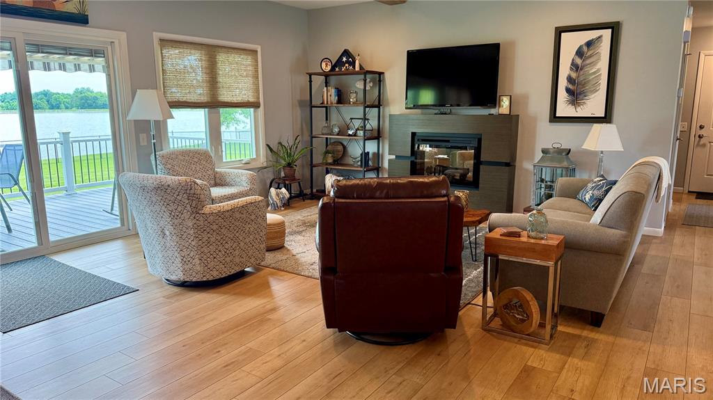 11214 W Lakeshore Drive