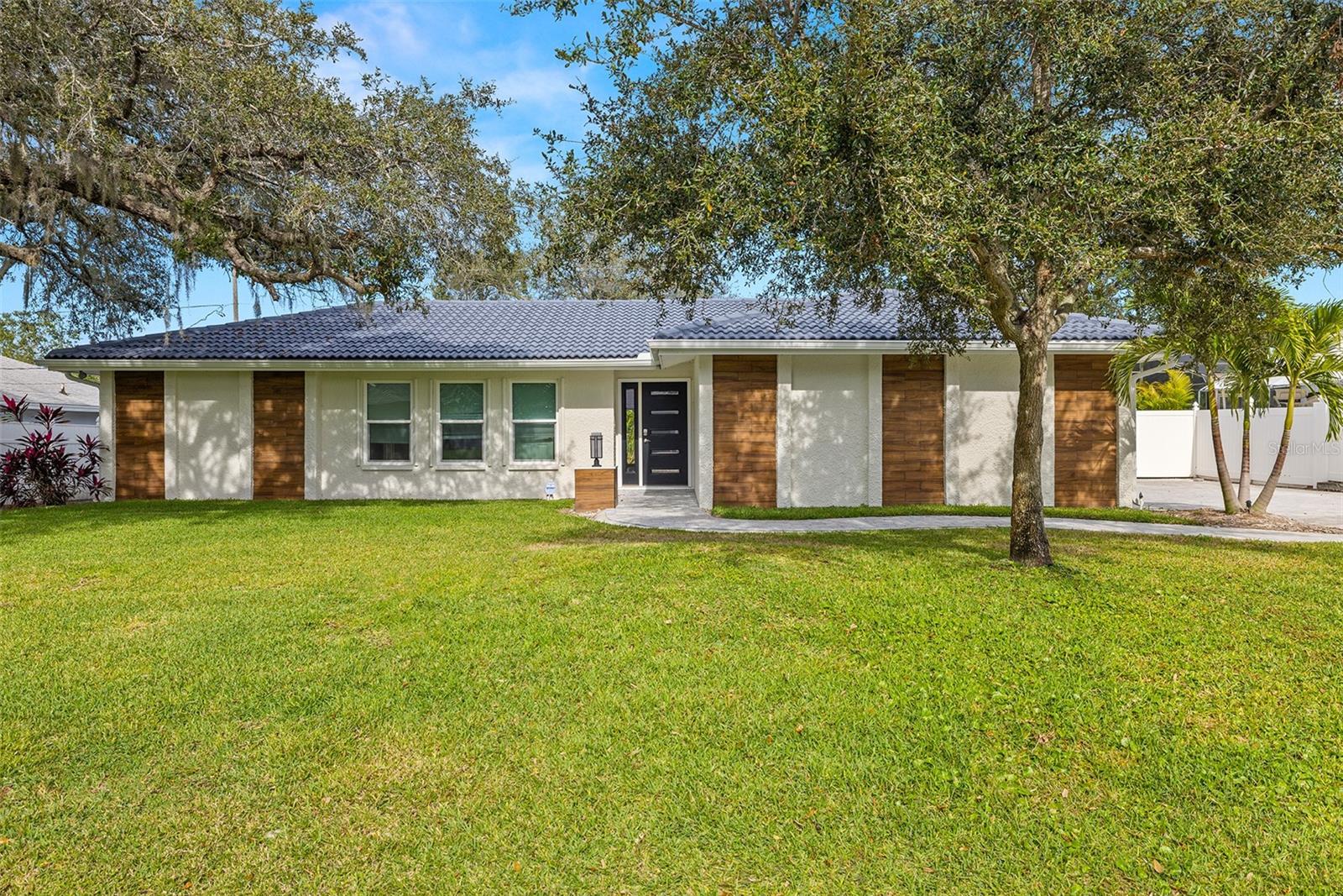 14423 Bay Hills Drive