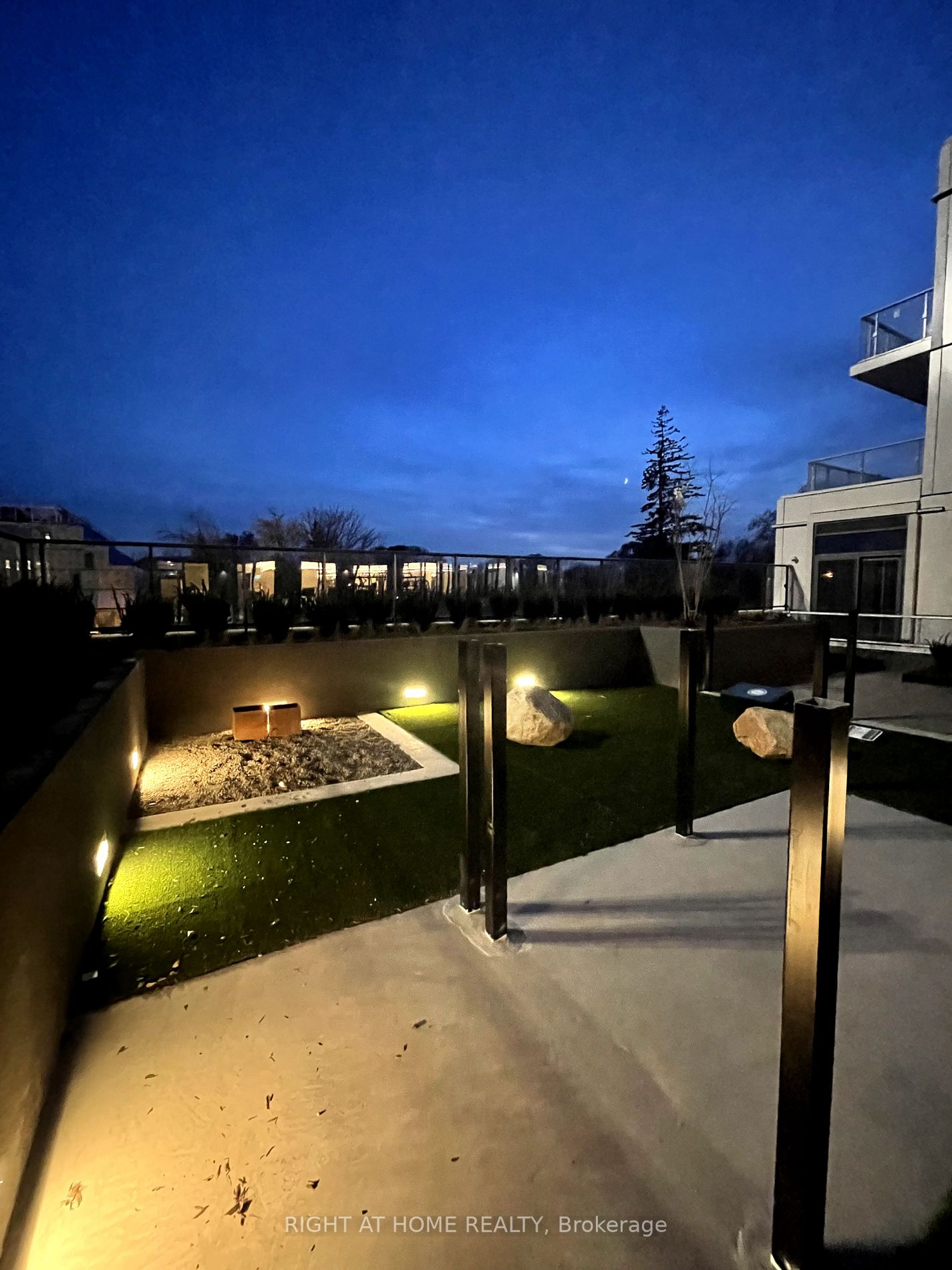 2020 Bathurst St 316