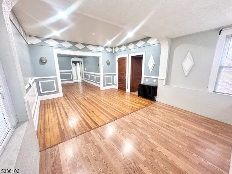 552 Bayway Ave