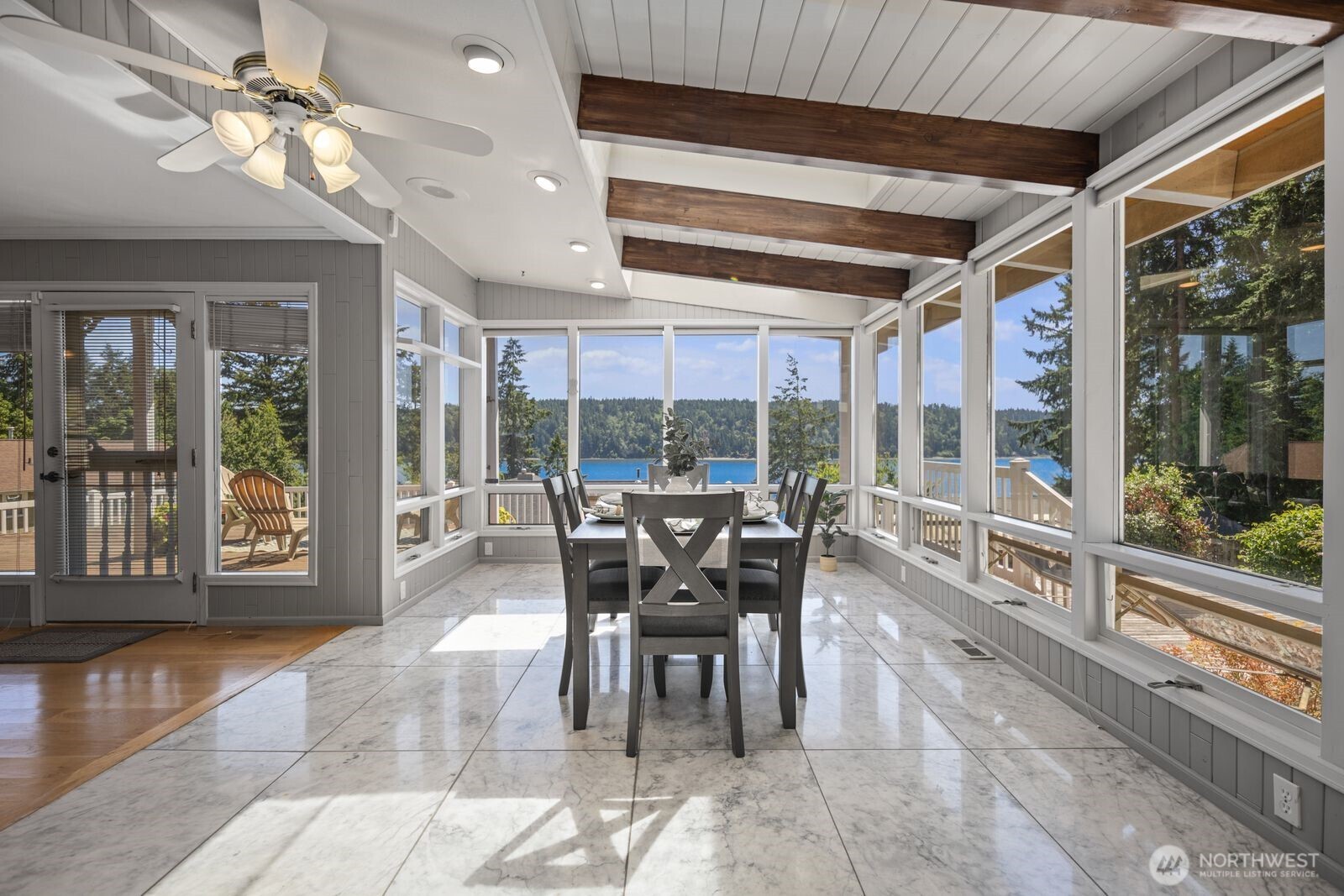 6899 Navajo Trail NE