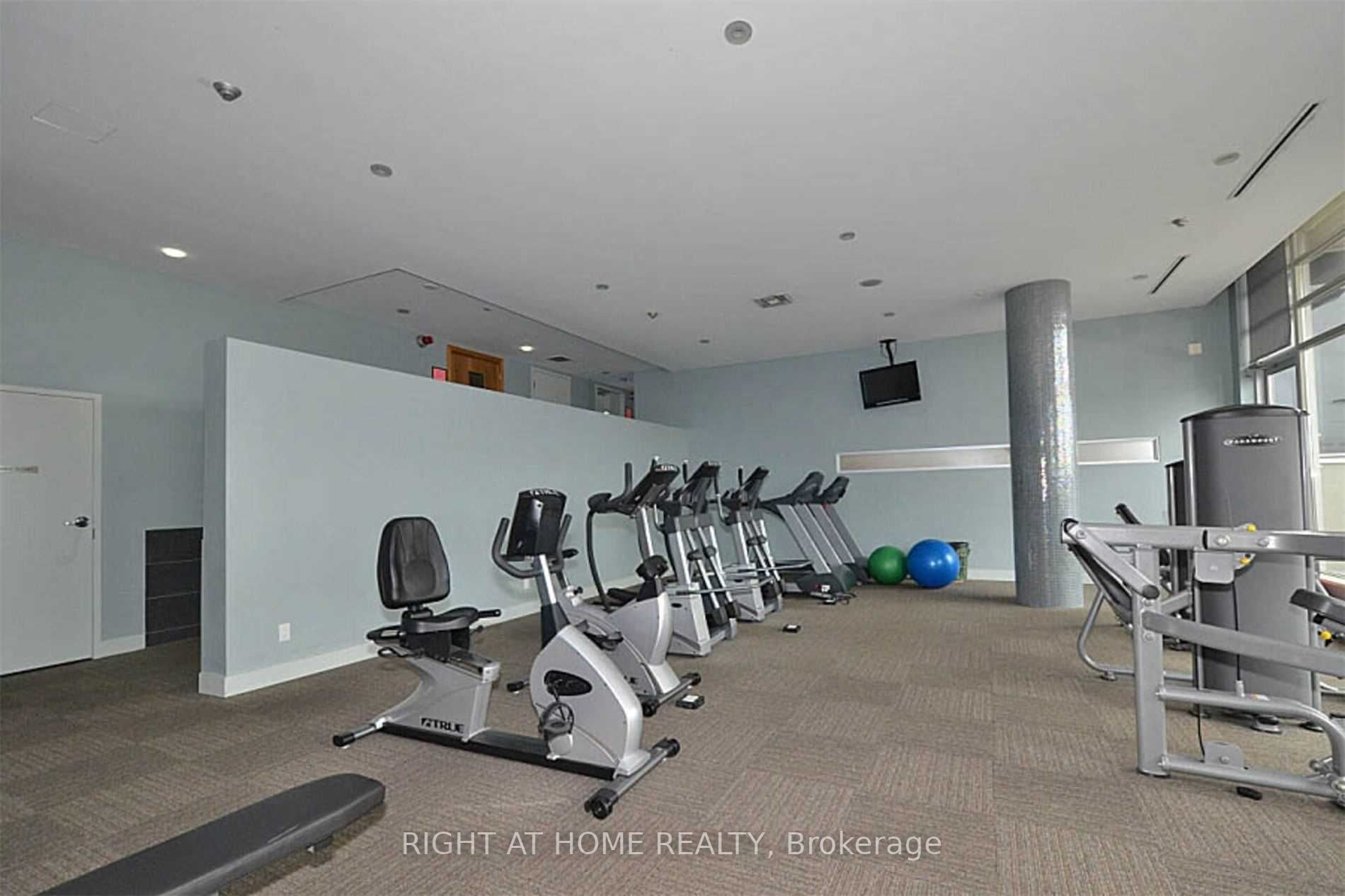 1050 The Queensway Ave 808