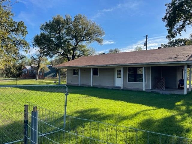Country living close to town! Watch the cows grazing across the street while sitting on the front porch. This 3-2 is nestled on 1.1 acres covered with mature trees and a creek running through the back of the property. Being located in the Tobeyville area of Marble Falls just down from Sweet Berry Farms ( aka the Pumpkin Patch) gives the peaceful property a country feel while being only a few minutes from the conveniences of town. A fenced yard, storage shed, raised garden area, strong well and creek are just some of the bonuses. And no known restrictions or city taxes make this one hard to beat! ( All info provided deemed reliable but not guaranteed, buyer to confirm any info provided)