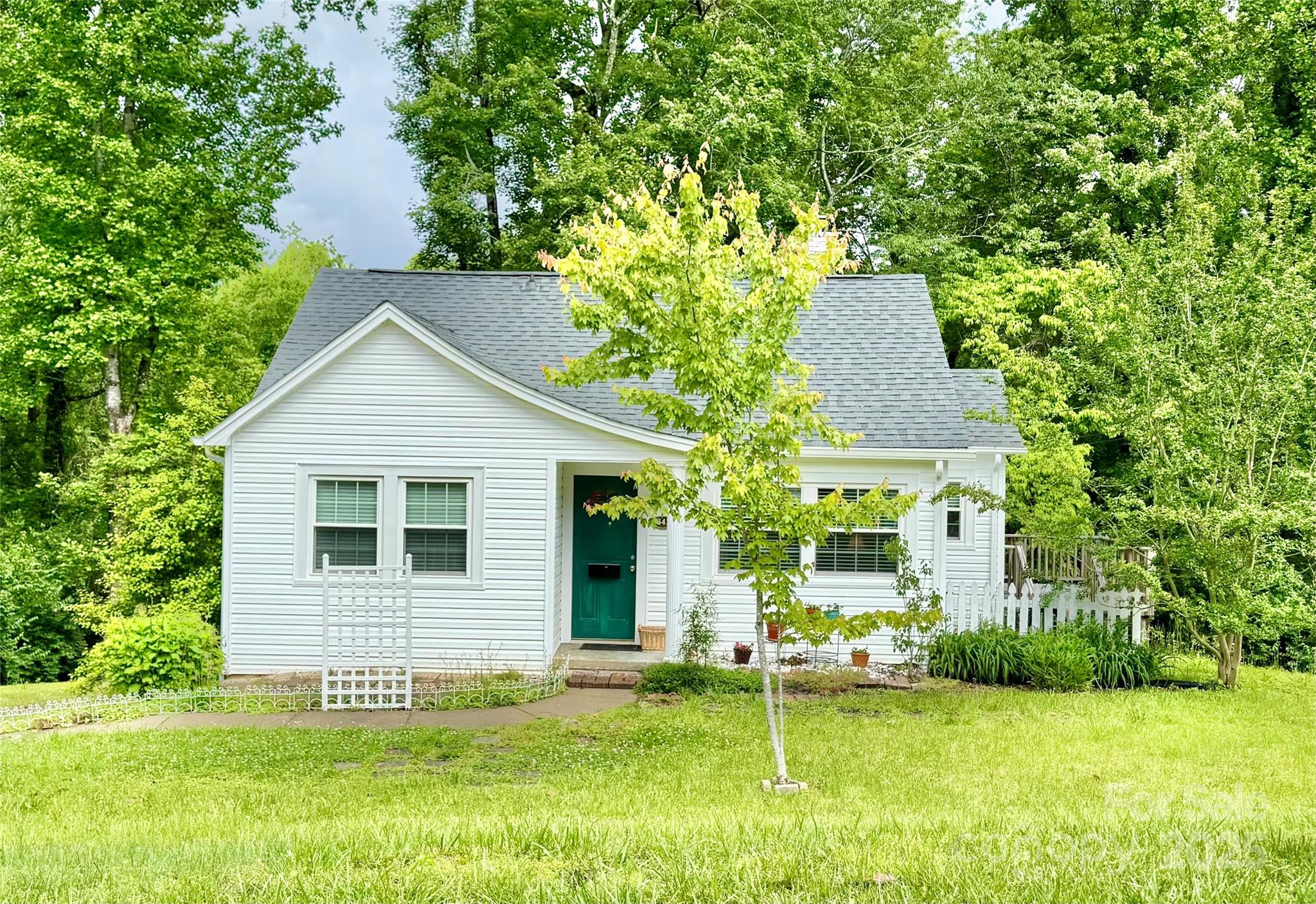 341 Eastover Circle NE