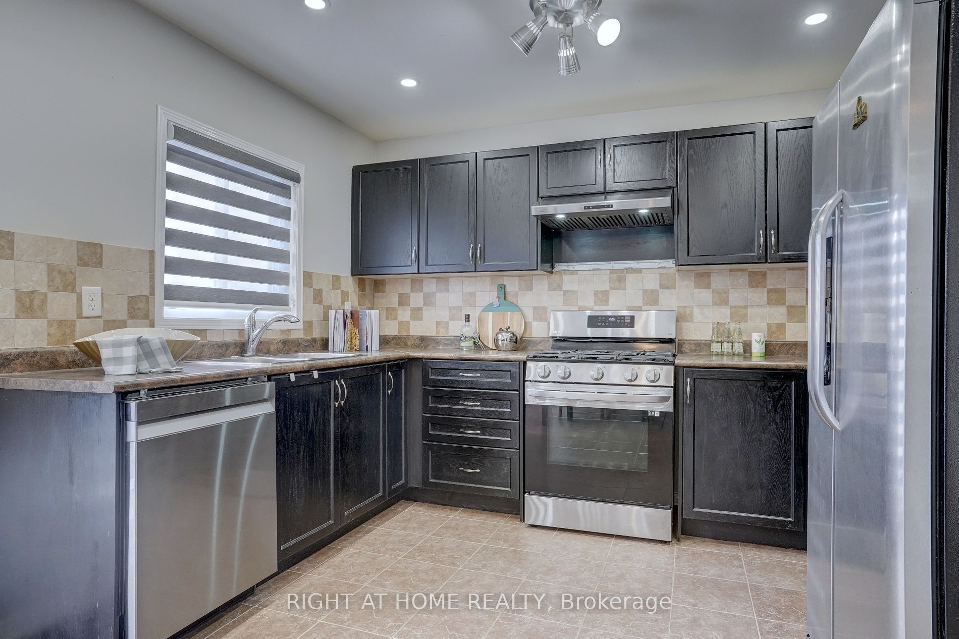 1087 Beneford Rd