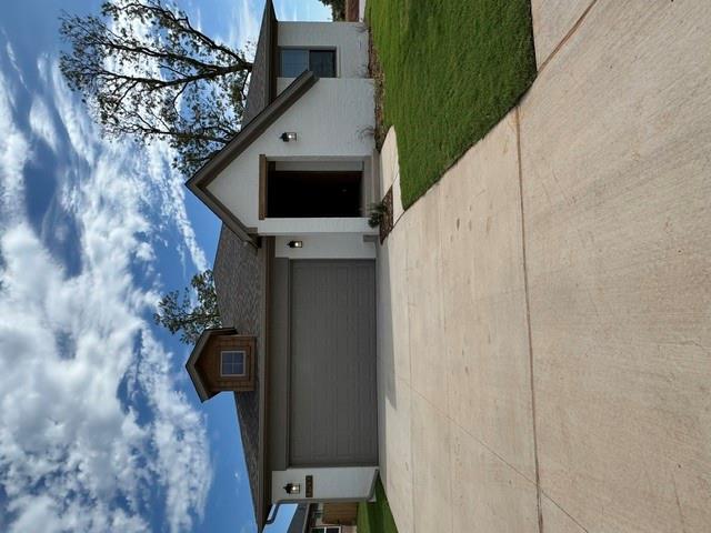 ? Brand New Construction in Knox Farm! ?Be the first to live in this stunning 3-bedroom, 2-bathroom home located at NW 178th and Portland! This modern gem features an inviting open-concept layout with a massive kitchen island, sleek stainless steel appliances, a gas stove, and a handy mud bench for effortless organization. Relax in your private primary suite with a walk-in shower or enjoy the fresh air on your covered back patio. Perfectly situated near the Kilpatrick Turnpike for a fast commute—this one won't last! Pets allowed with an additional deposit!App Fee: $50.00 per personCall Debra for applicationOwner Licensee