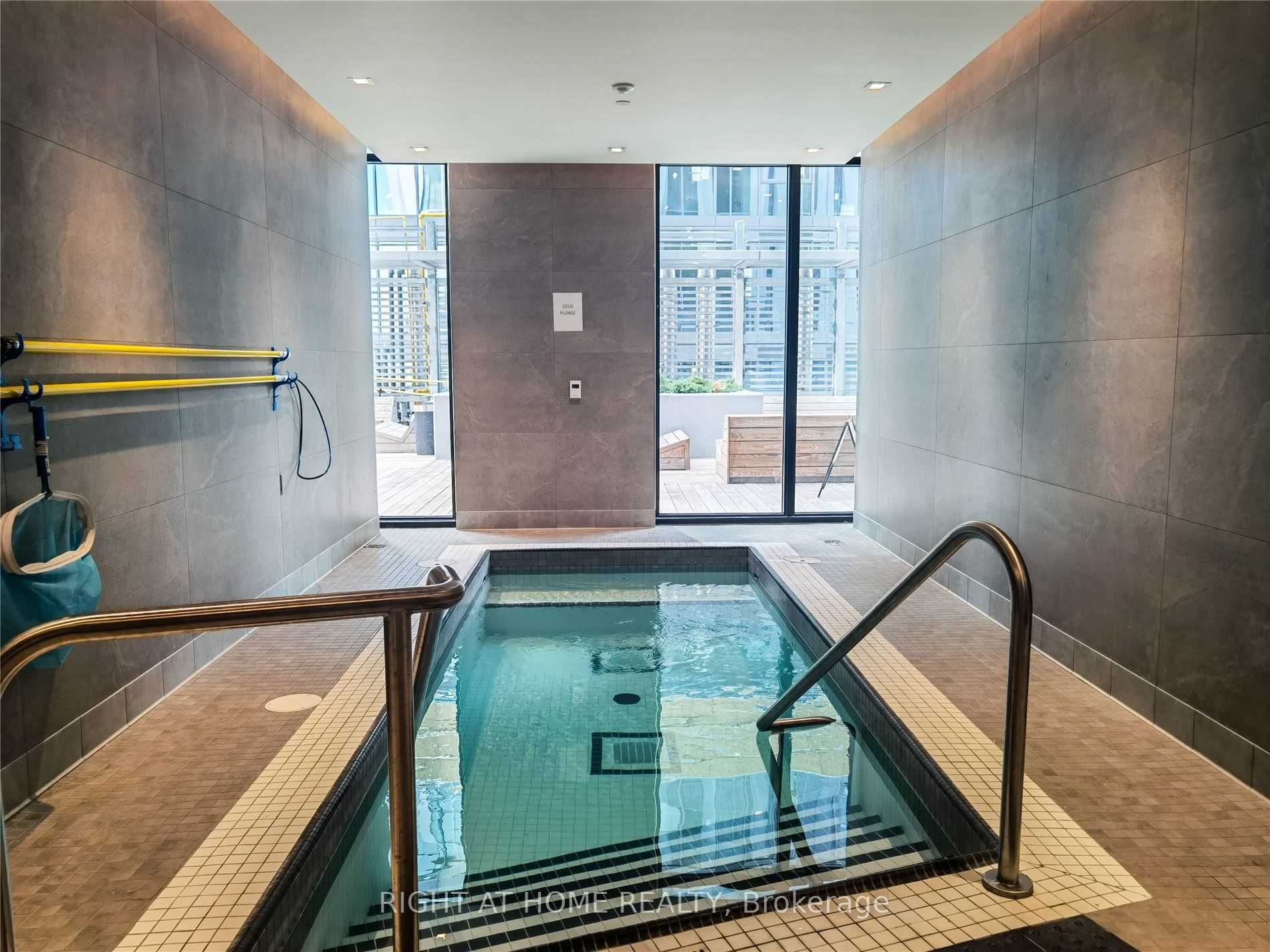 1 Yorkville Ave 805