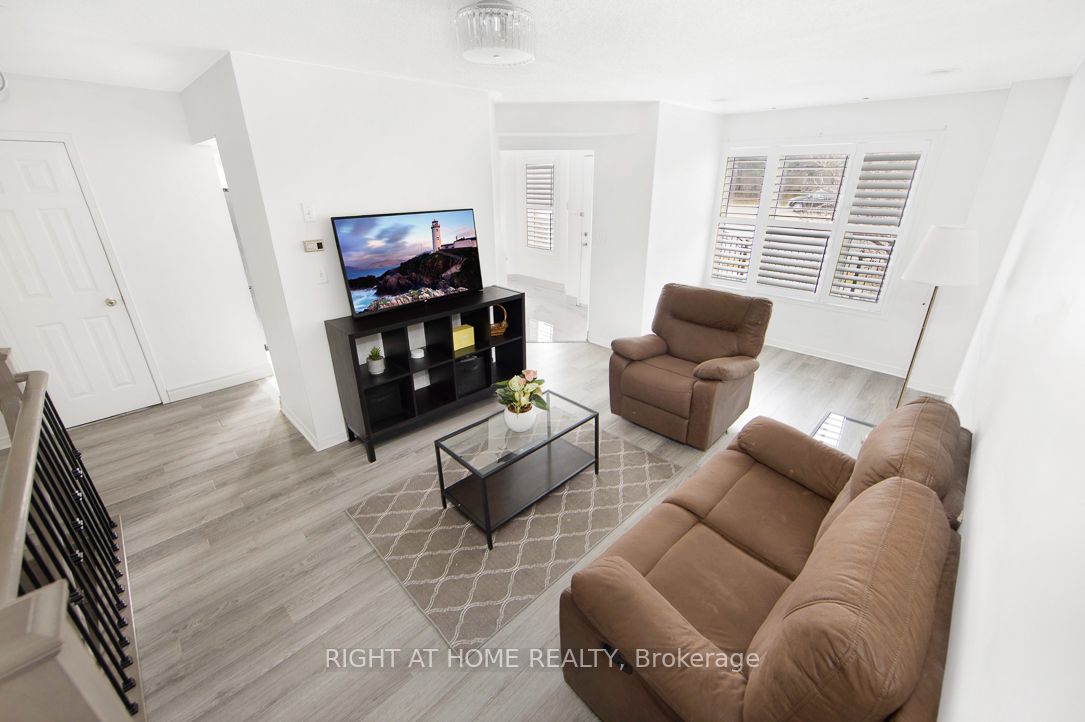 19 Rosebank Dr 302
