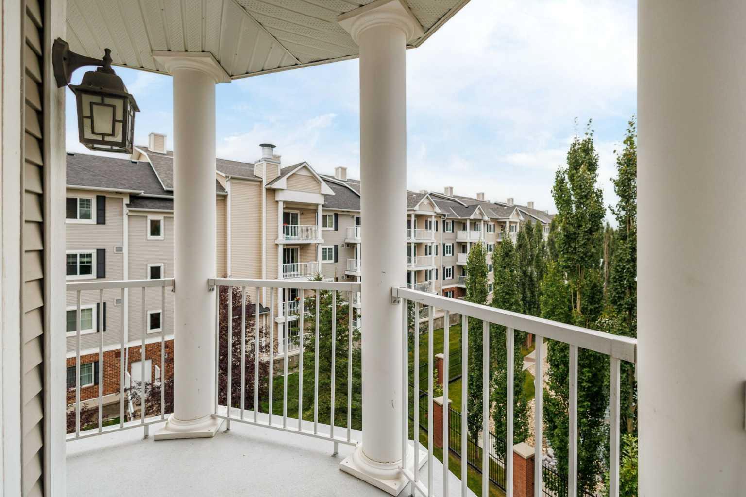 31 Country Village Manor NE 4301