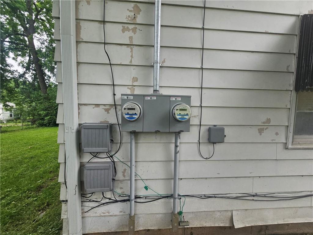 800 - 802 E 75th Terrace