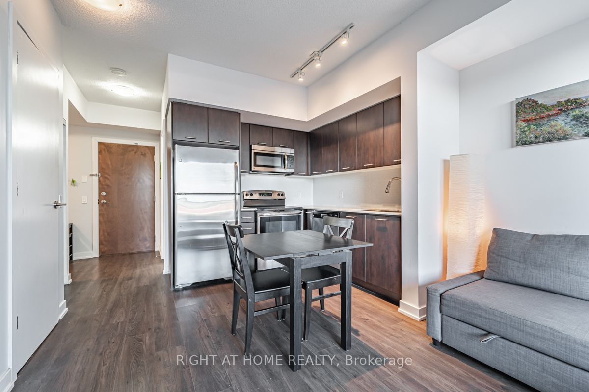 2200 W Lakeshore Blvd 612