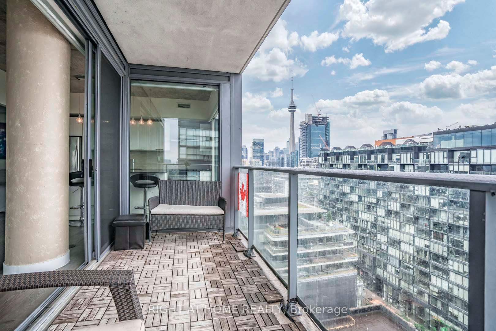 95 Bathurst St 1405