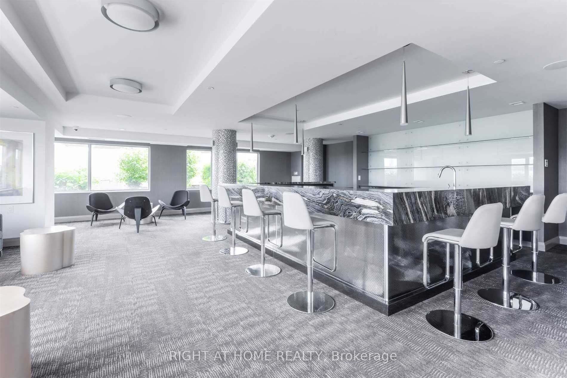 525 W Adelaide St 1622