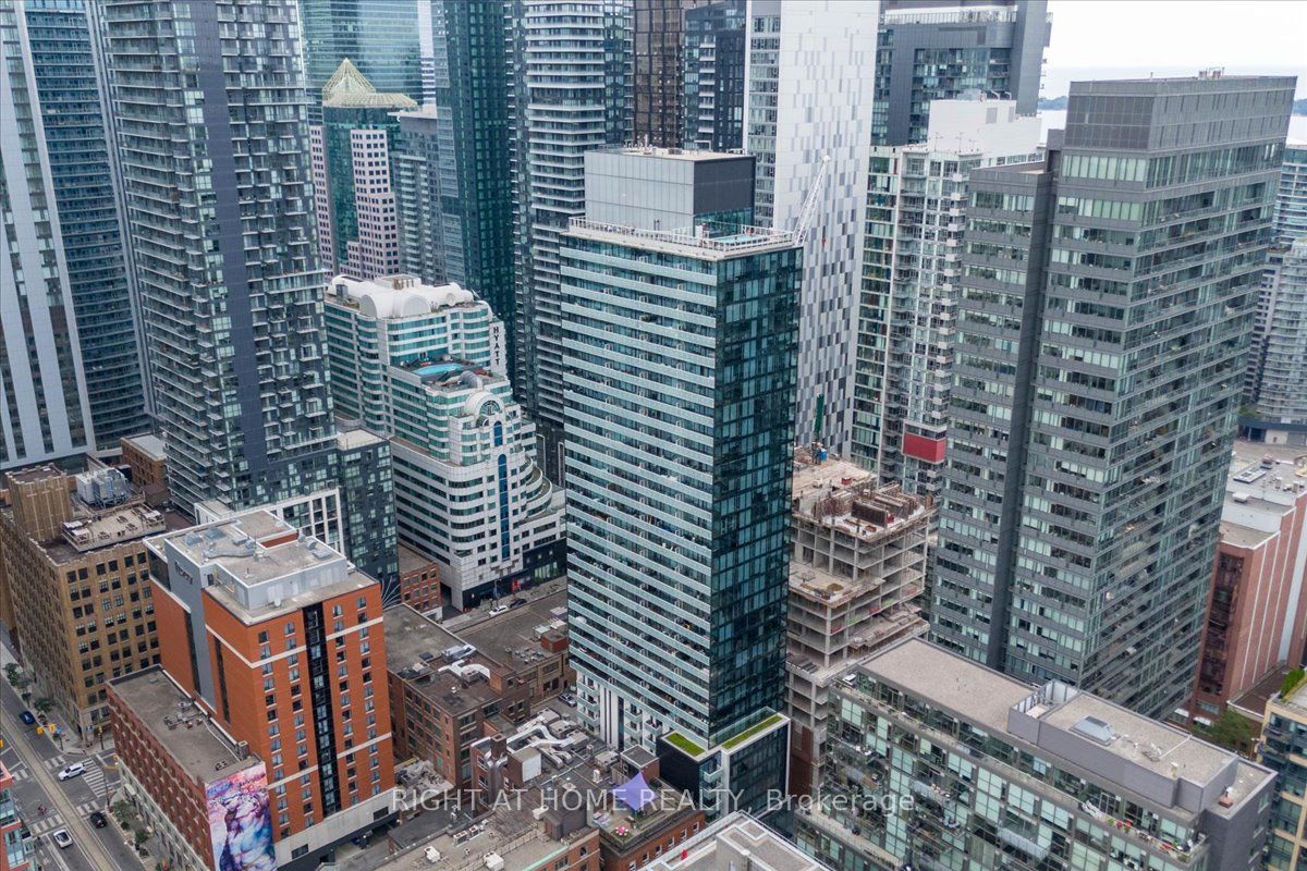 11 Charlotte St 402