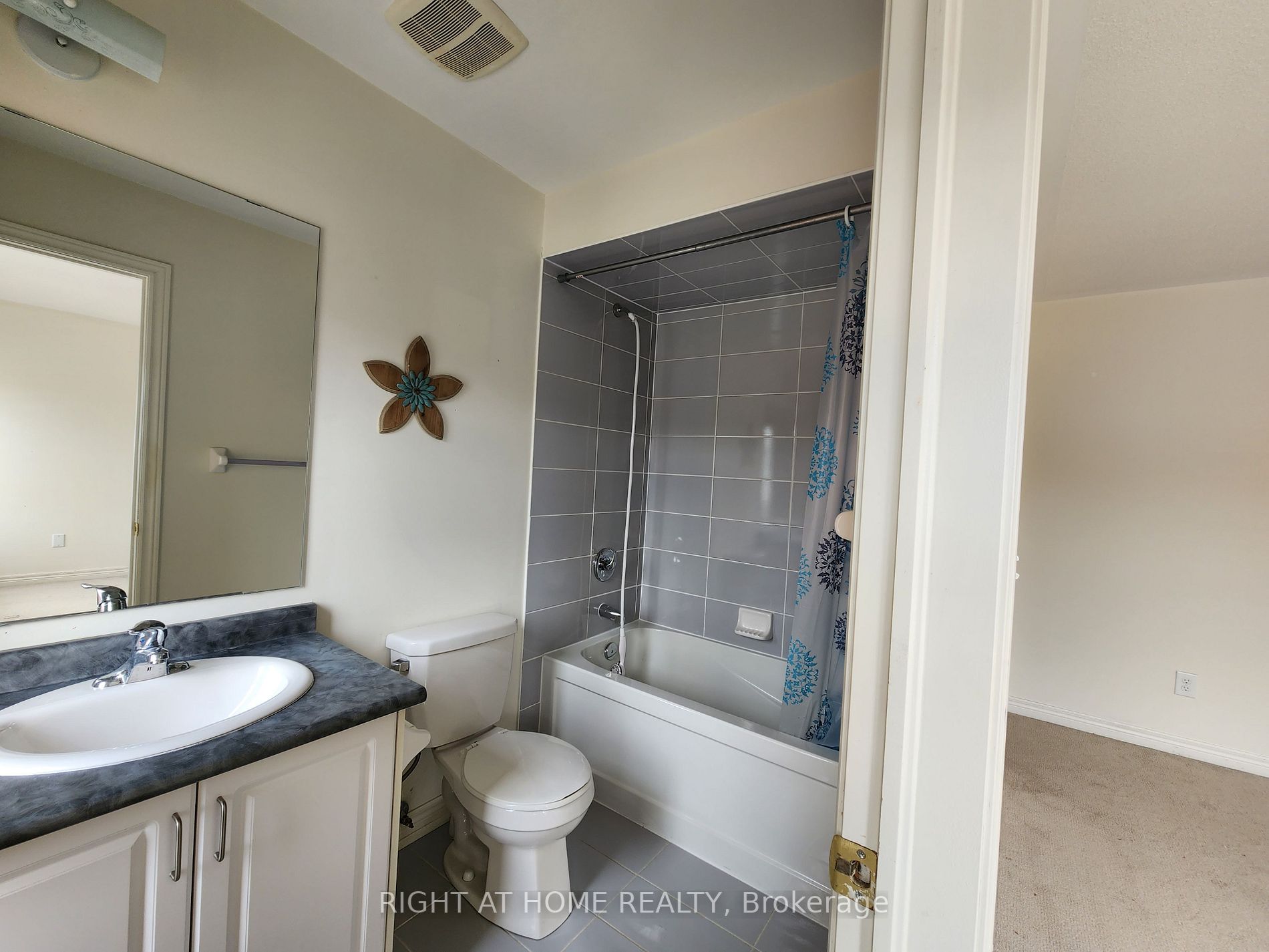3185 Larry Cres