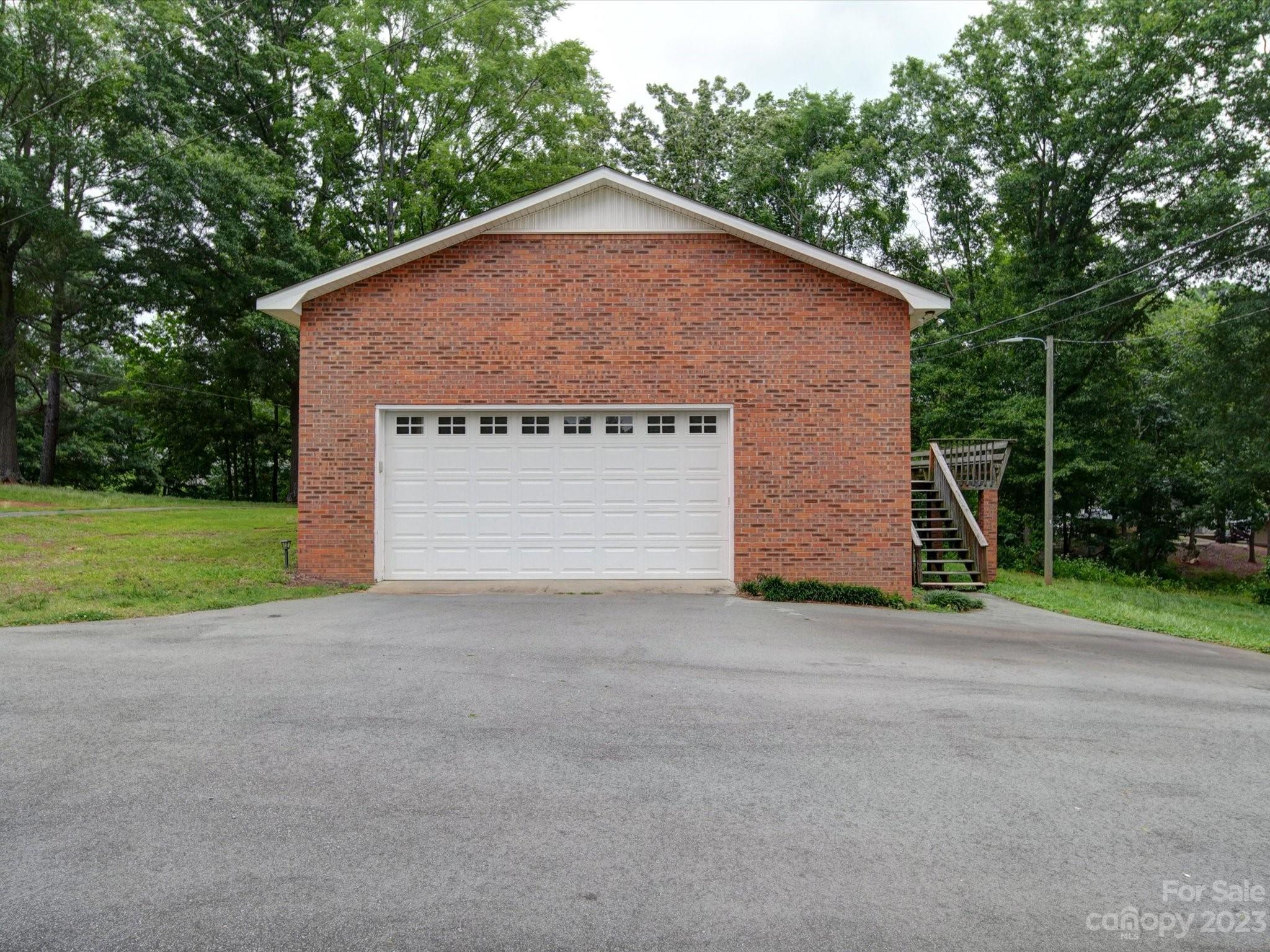 605 Heatherwood Drive