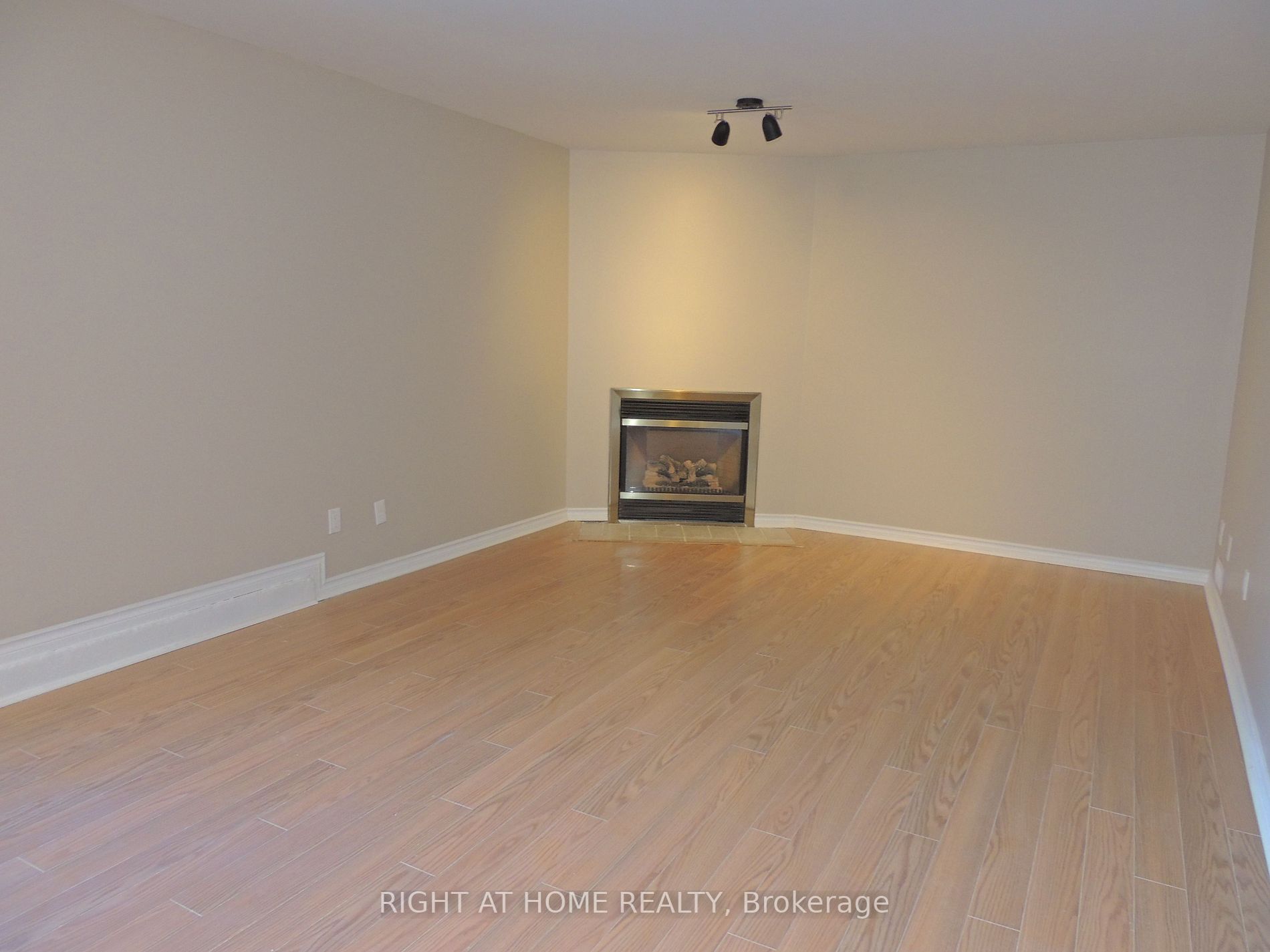46 Lougheed Rd