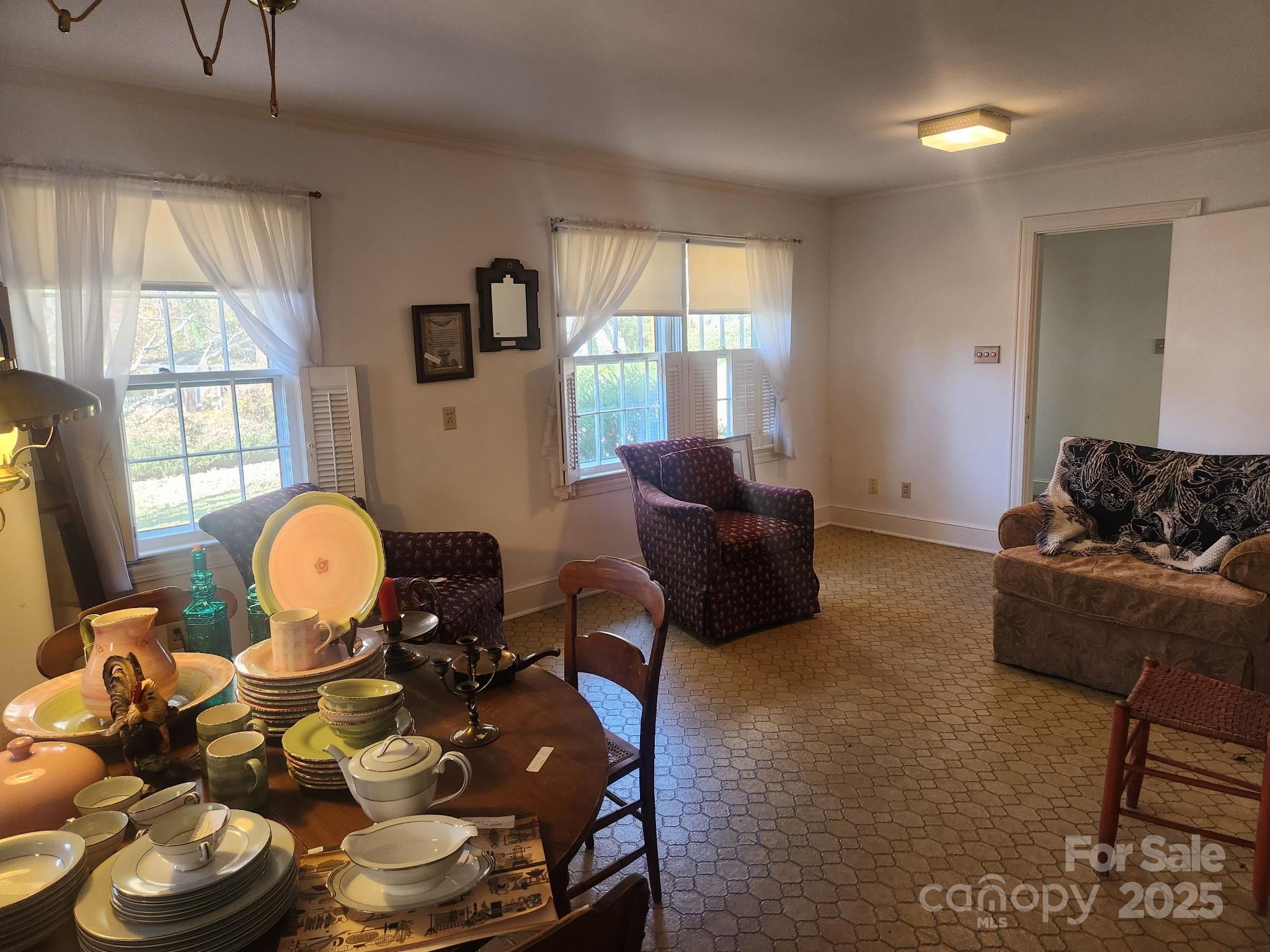 214 Robinwood Circle