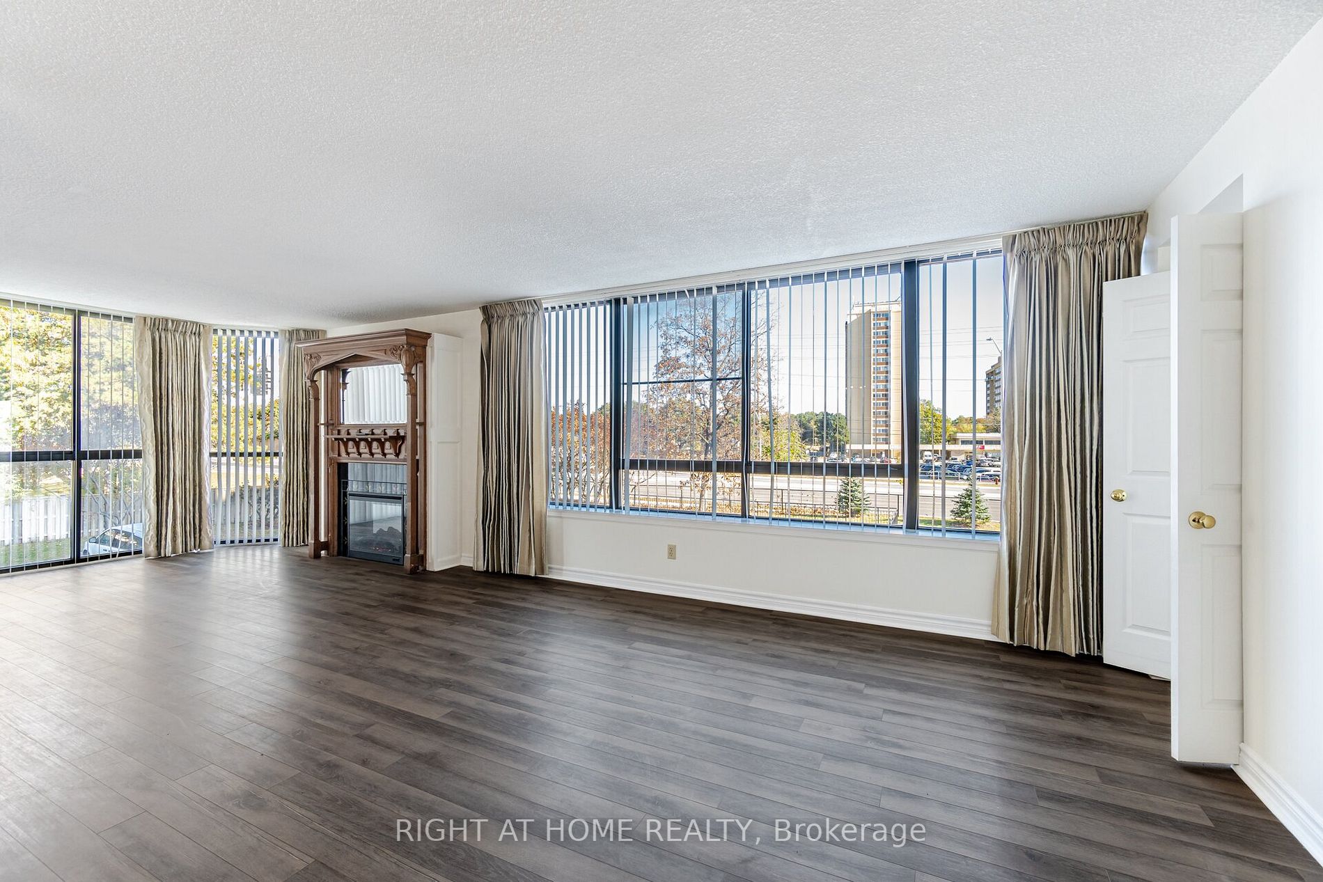 1230 Marlborough Crt 208