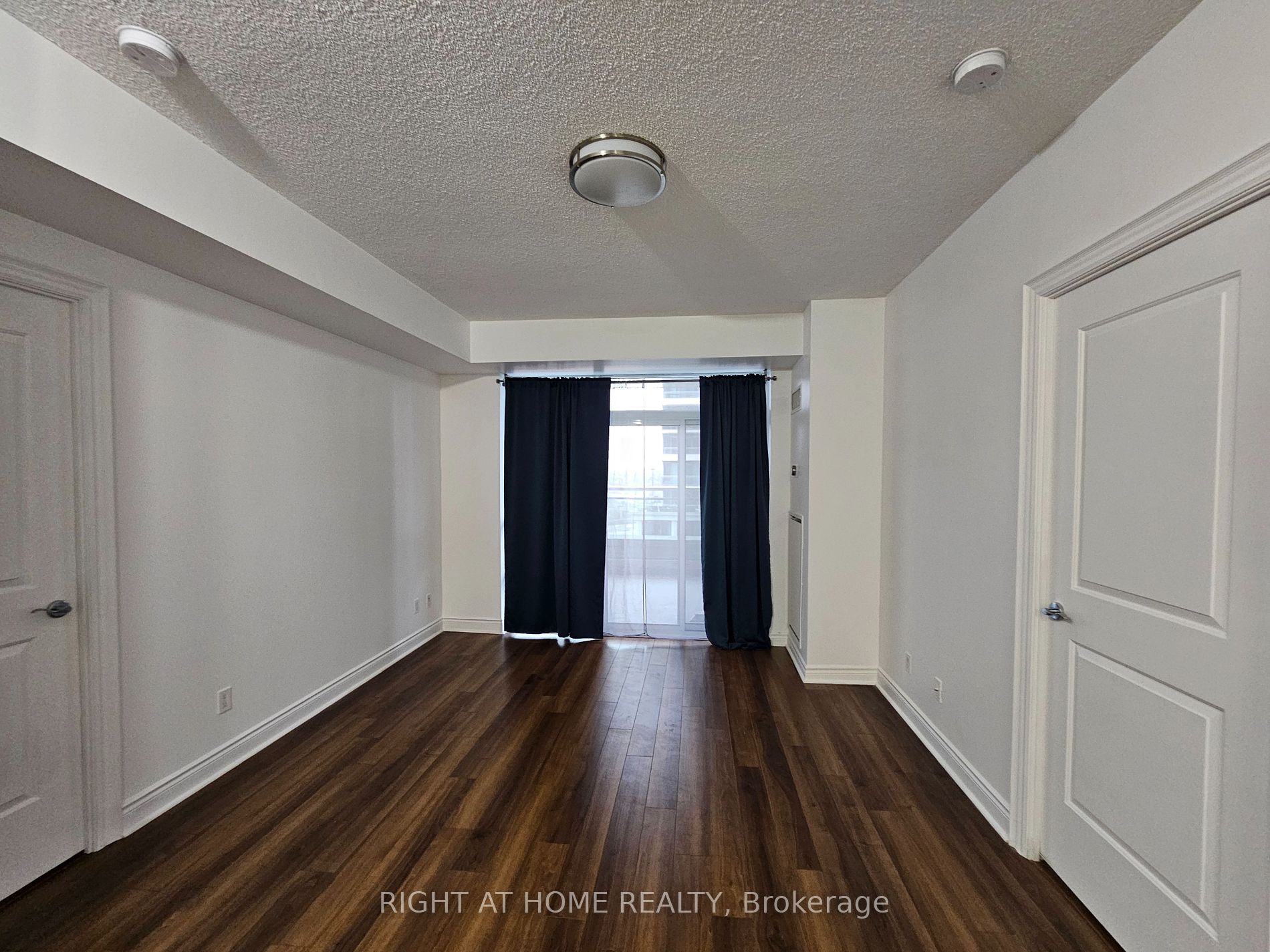 16 E Brookers Lane 1404