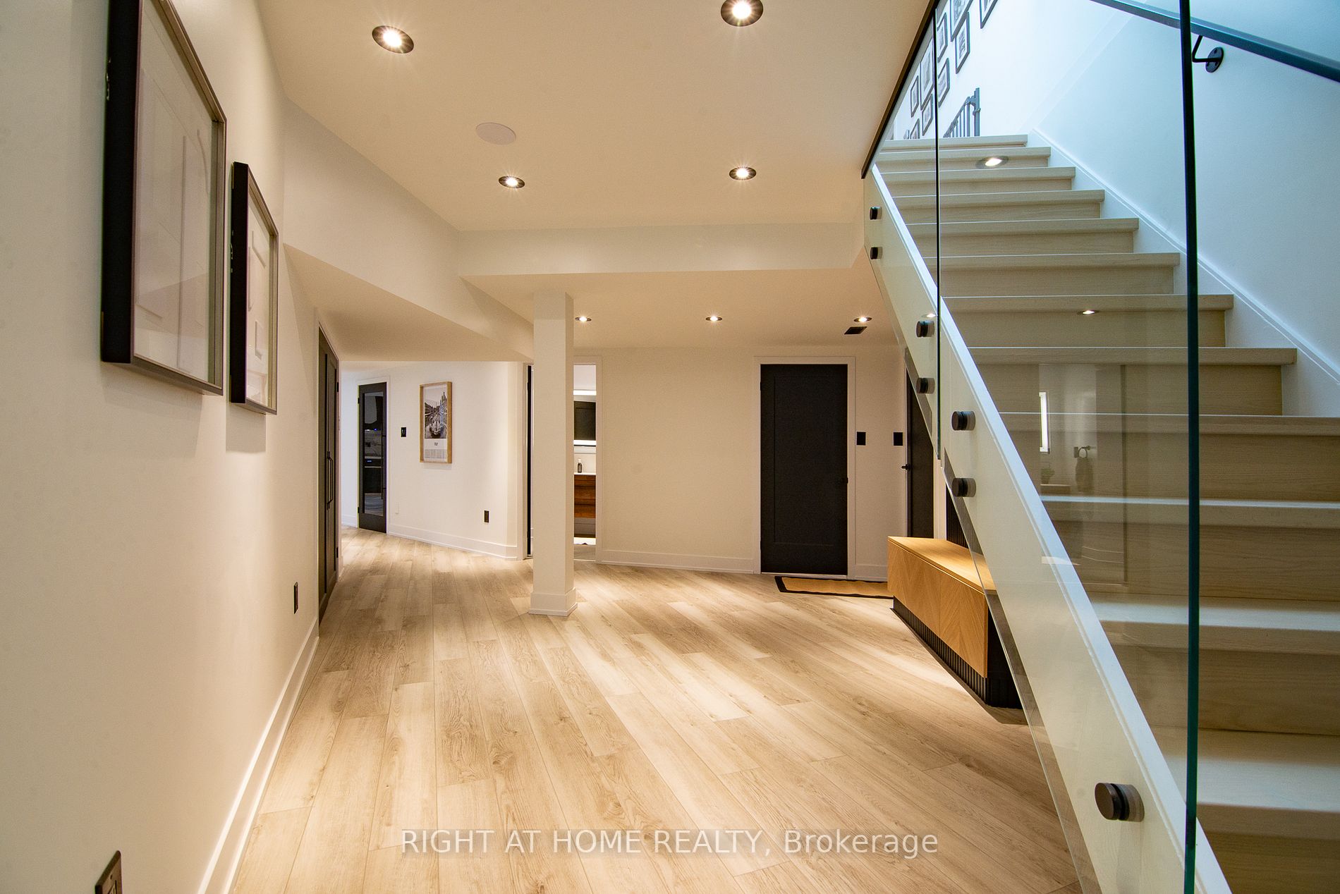 2482 E Sharon Cres