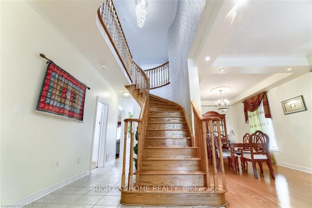3020 Hawktail Cres