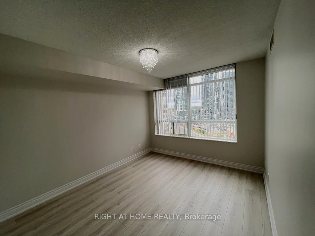 310 Burnhamthorpe Rd 1401