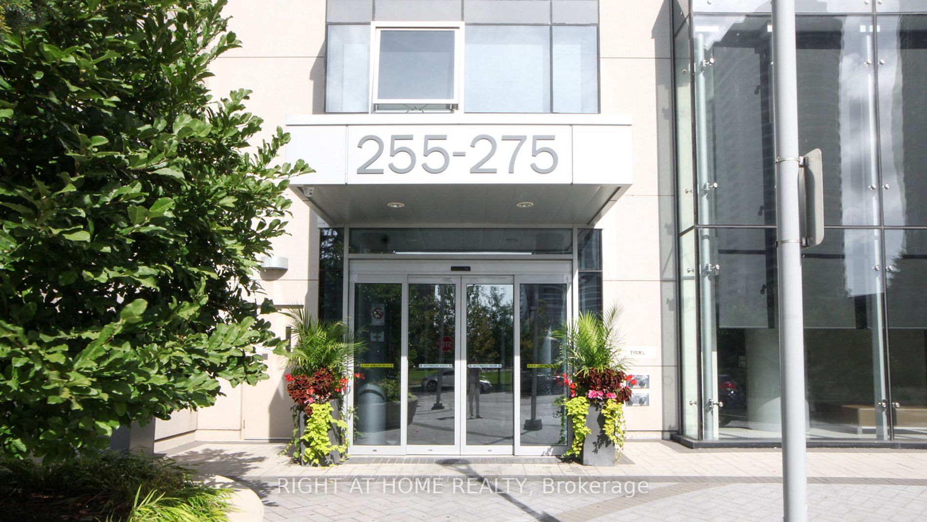 255 Village Green Sq 1210