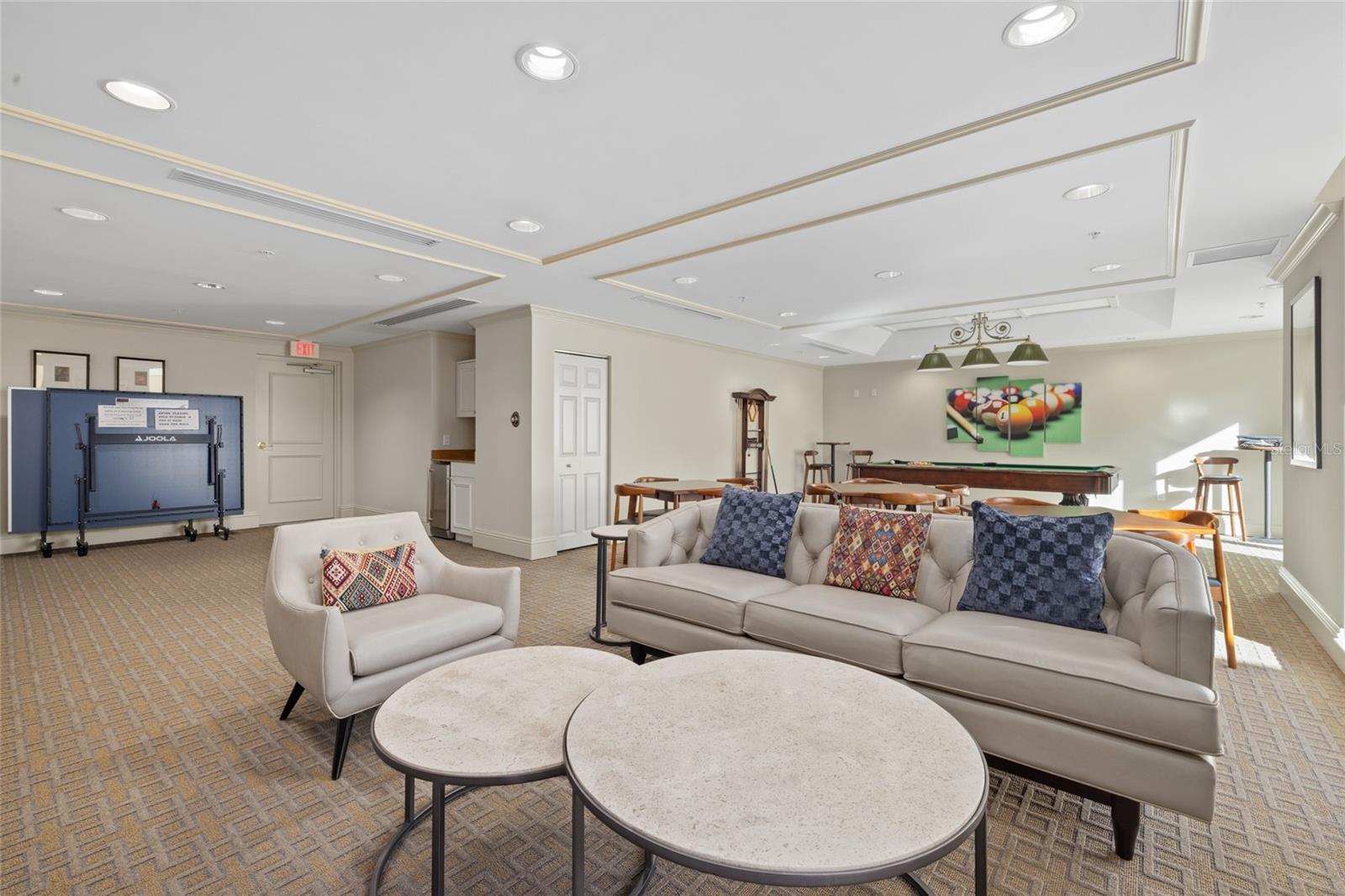 800 N Tamiami Trail 611