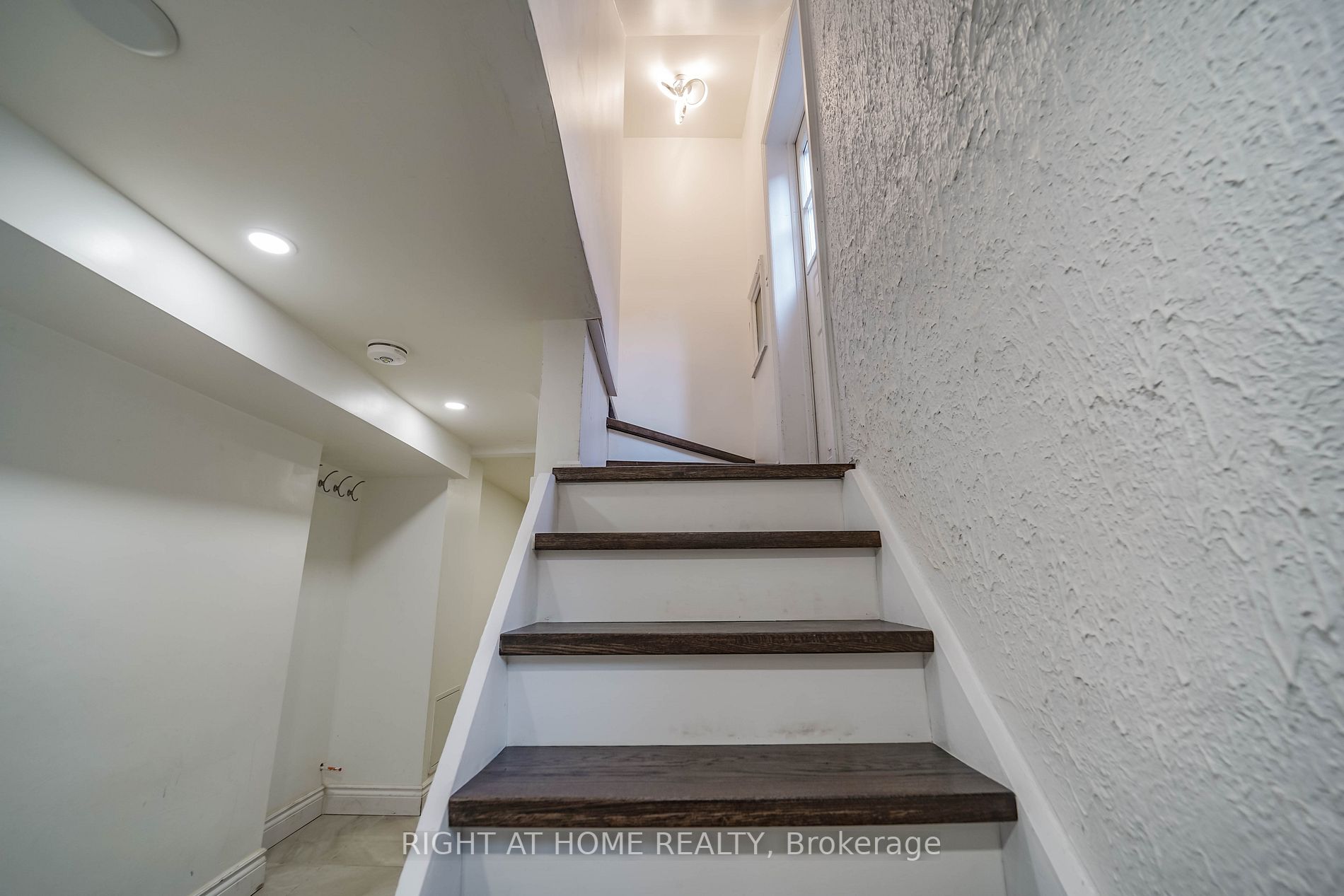 84 Glenvale Blvd