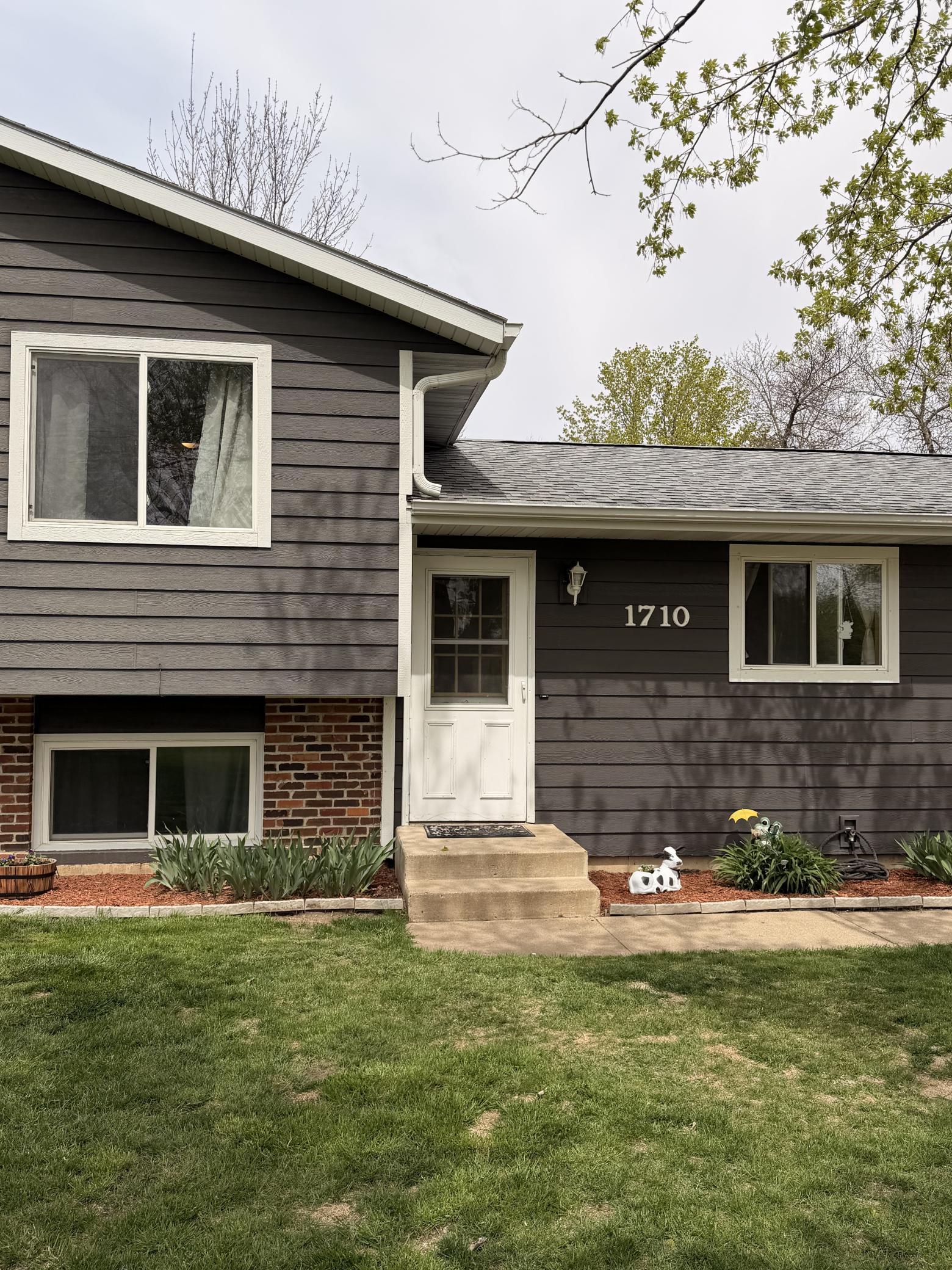 1710 River Road