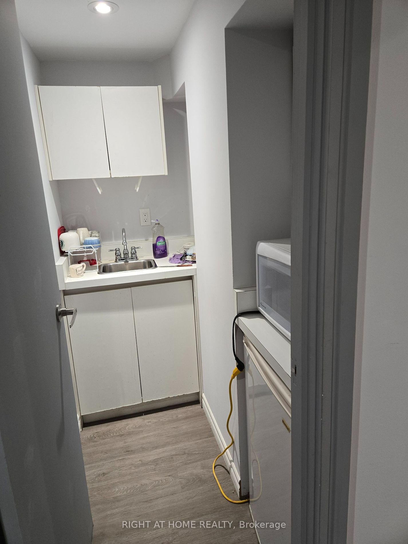 10014 N Yonge St Basment