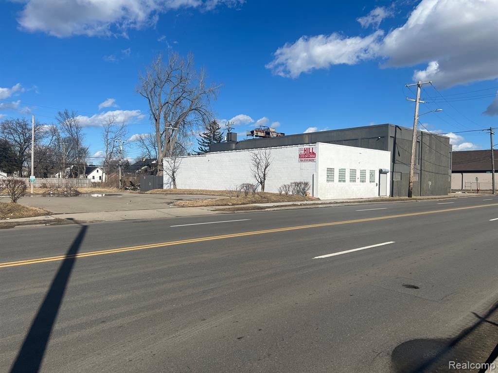 521 E 7 Mile Road