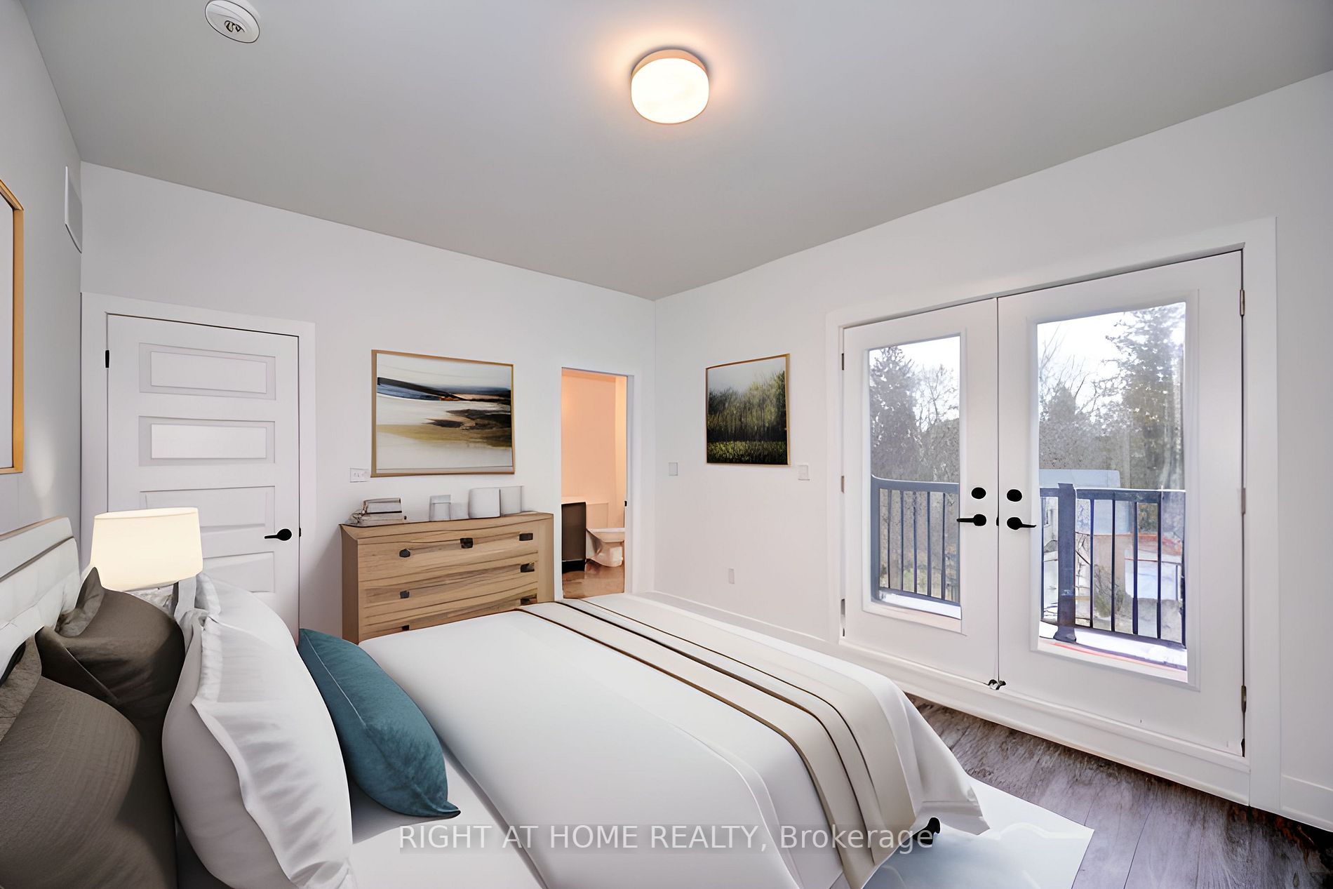 99 Roger St 18