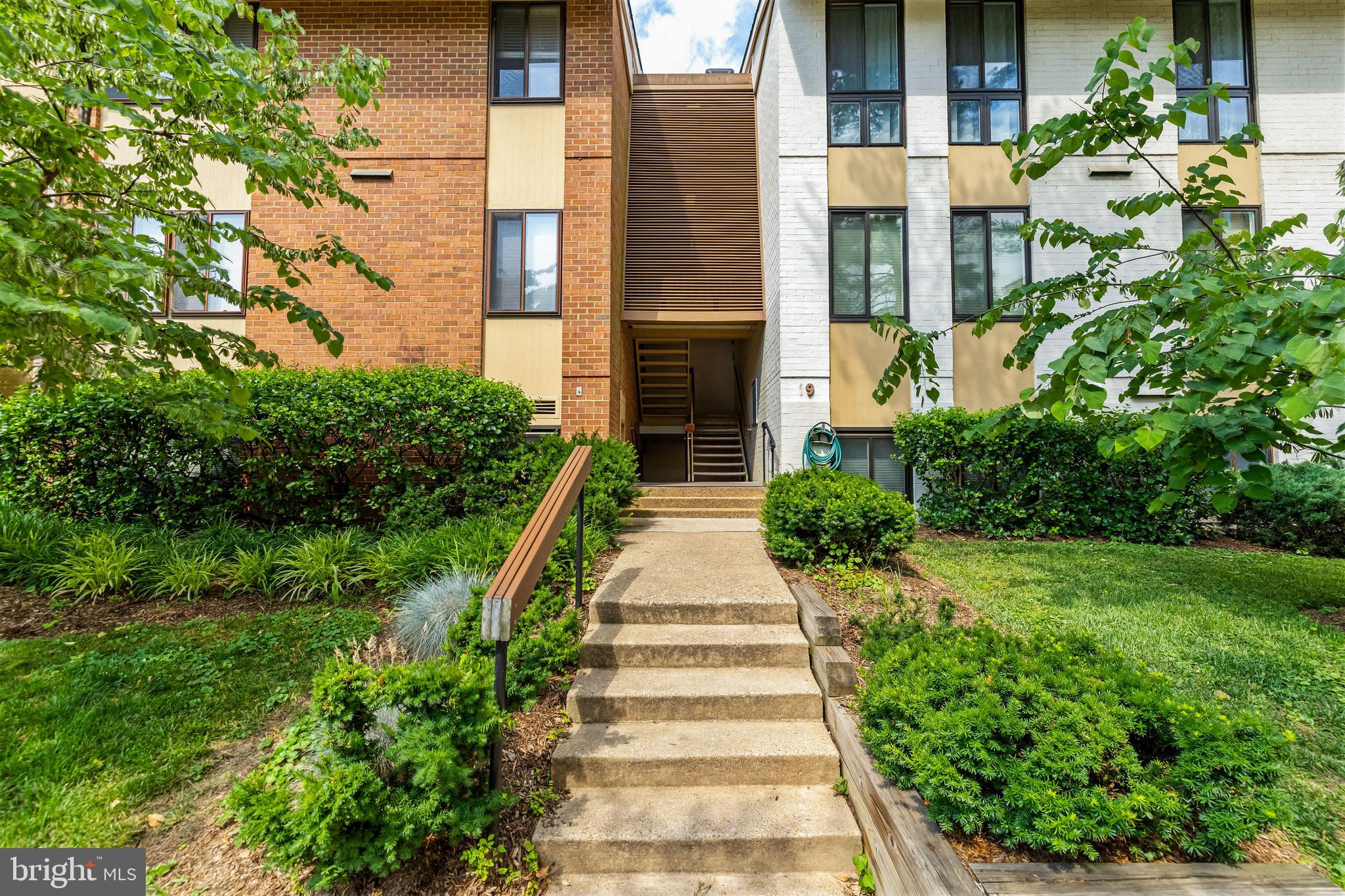 Affordable 2 bedroom 2 bath condo in the desirable  gated community  of The Villages of  Cross Keys. Enjoy easy access to shopping, restaurants, swimming pools and club house,   24 hour security,  access routes to 83 and downtown , and convenient parking. Also, conveniently located within Historic Roland Park. Easy to see , freshly painted and ready to go!