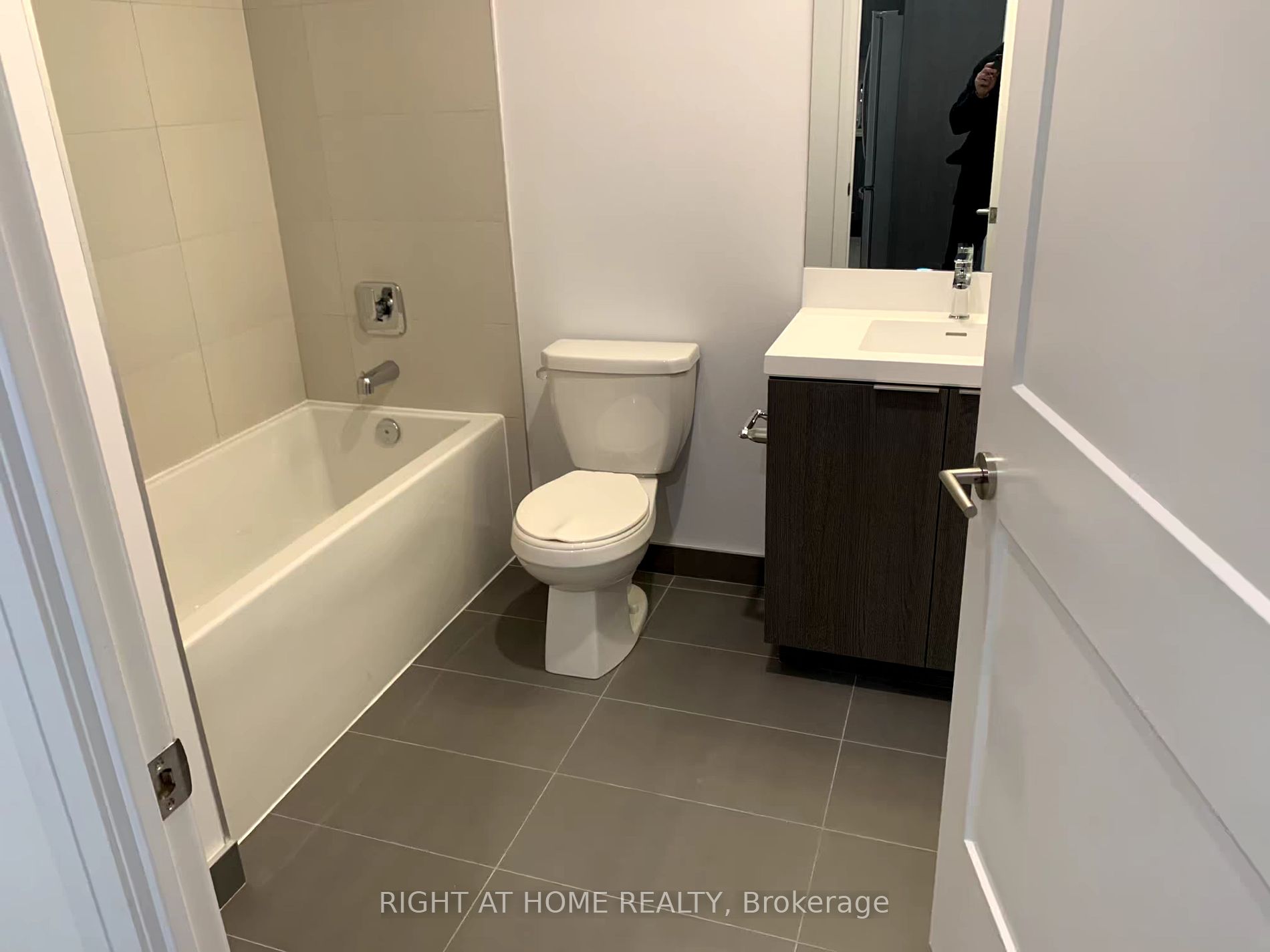 50 Dunfield Ave 515
