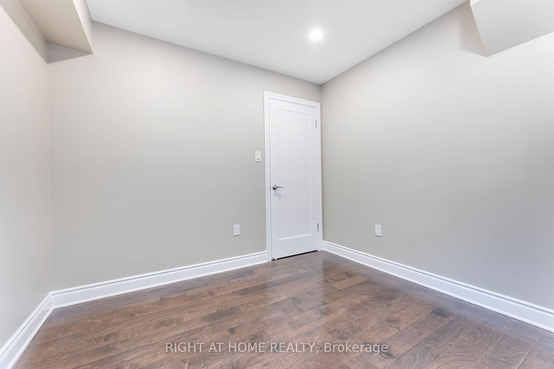 100 Cromwell Ave 1