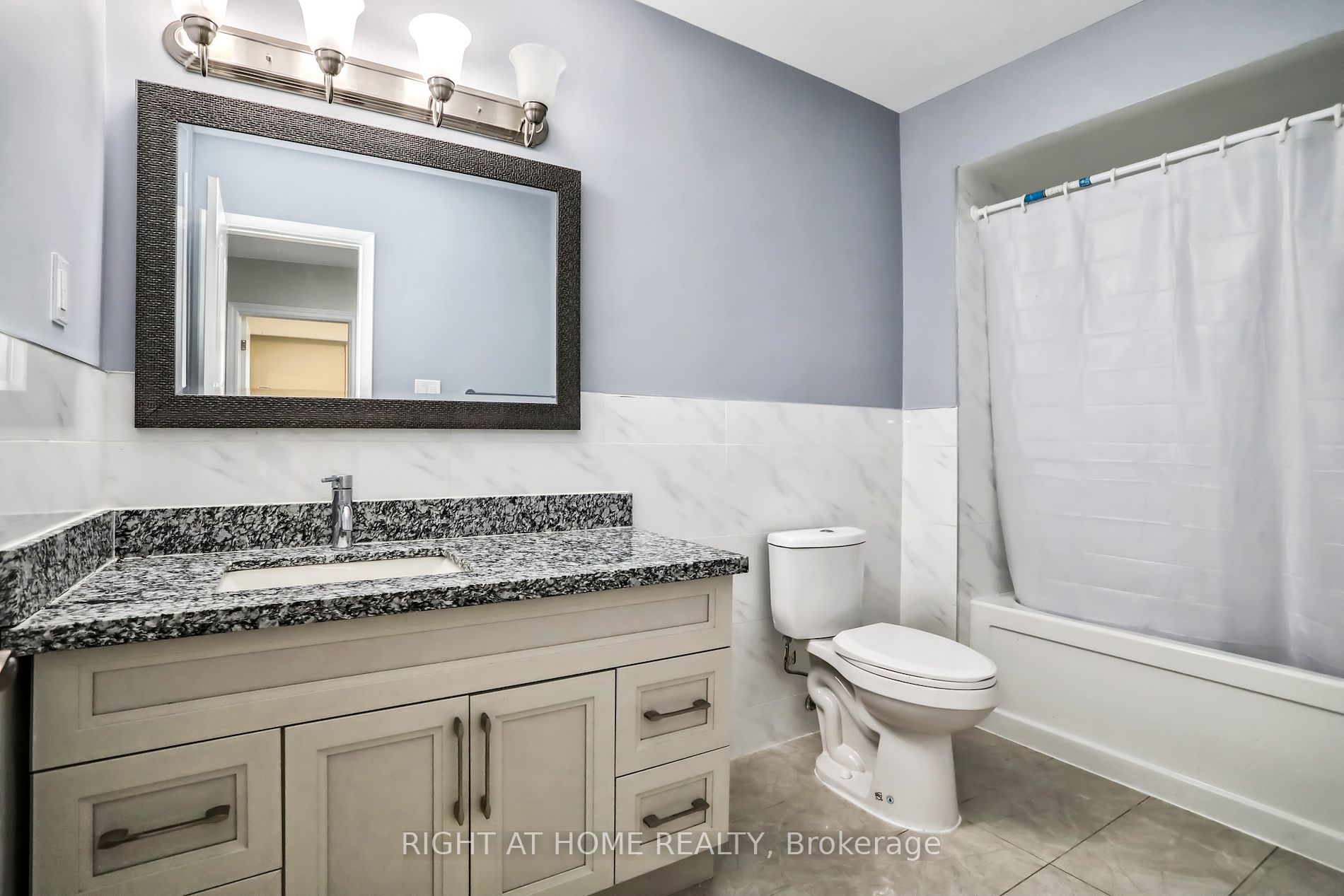 16 Kingsdown Dr Upper