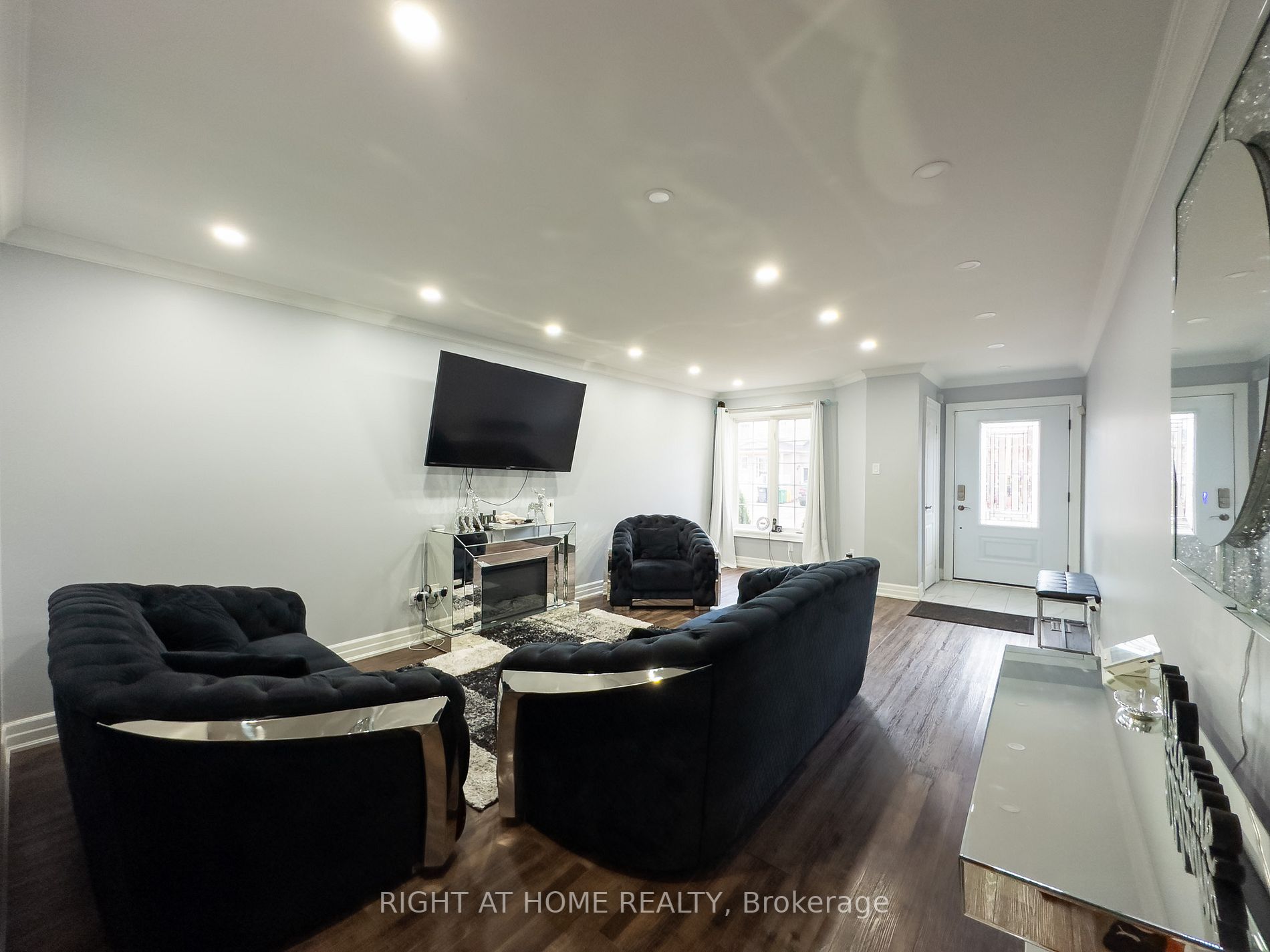 30 Pauline Cres 6